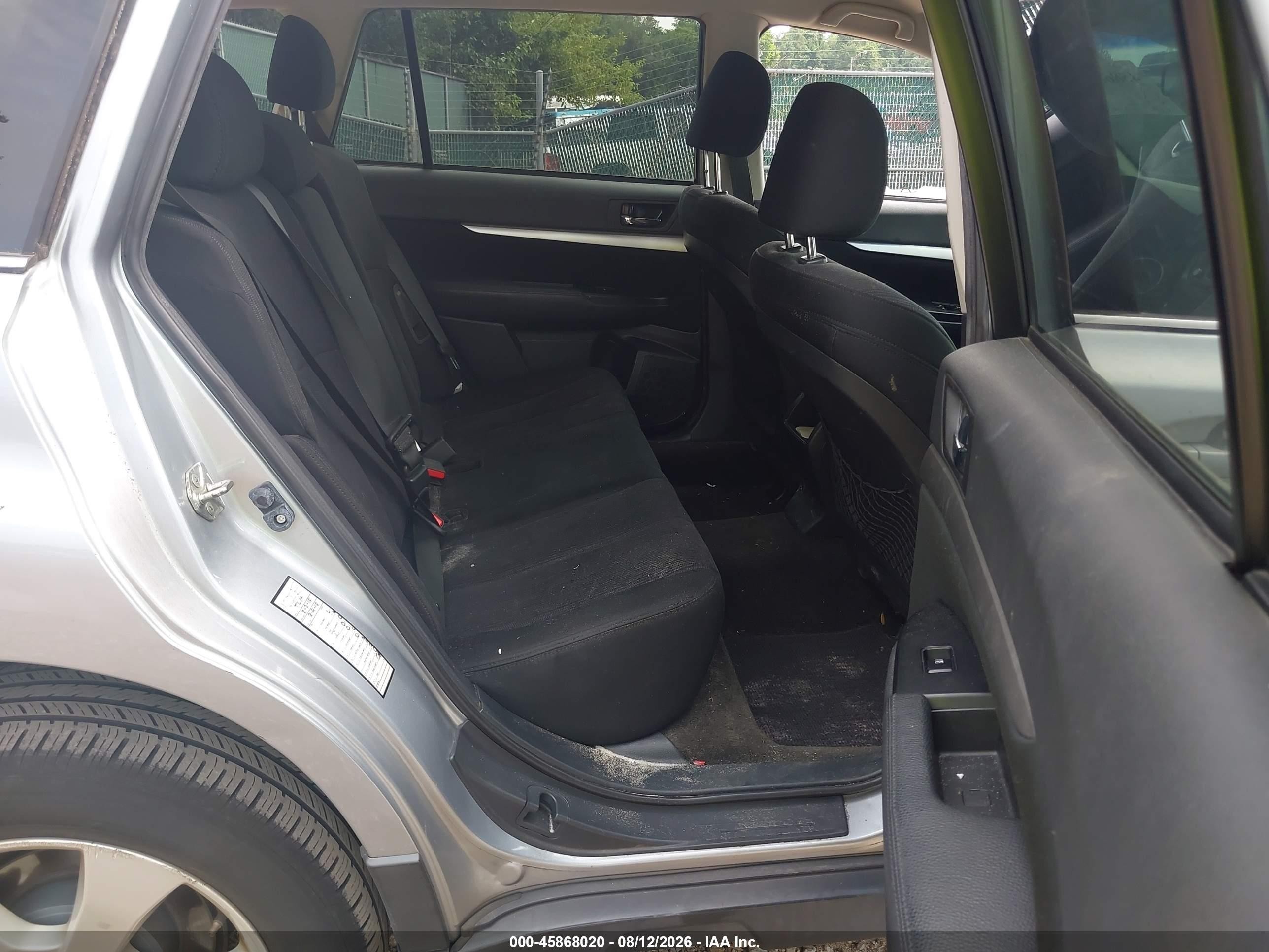 2014 Subaru Outback 2.5i Premium Silver vin: 4S4BRBCC4E3278532