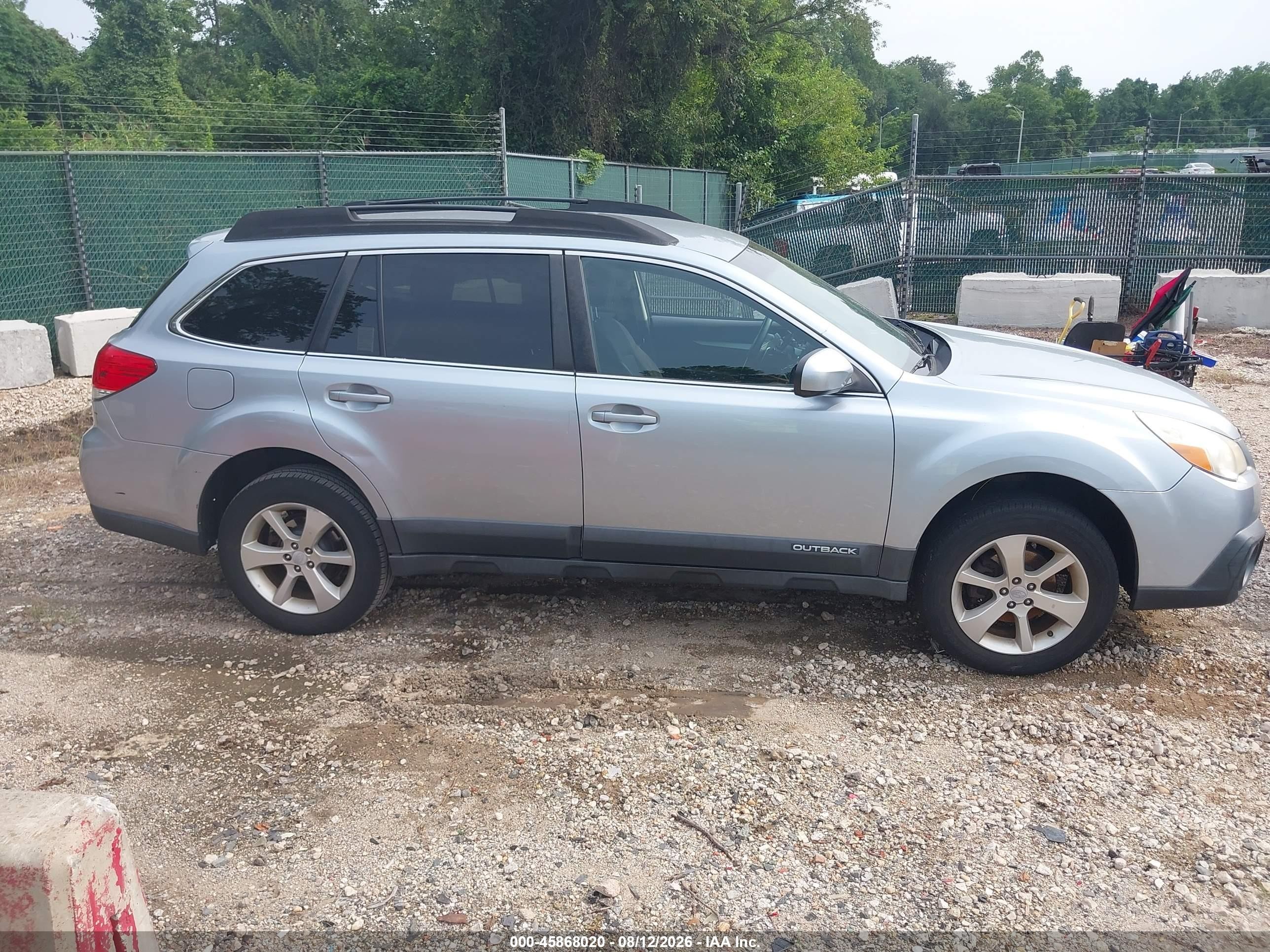 2014 Subaru Outback 2.5i Premium Silver vin: 4S4BRBCC4E3278532