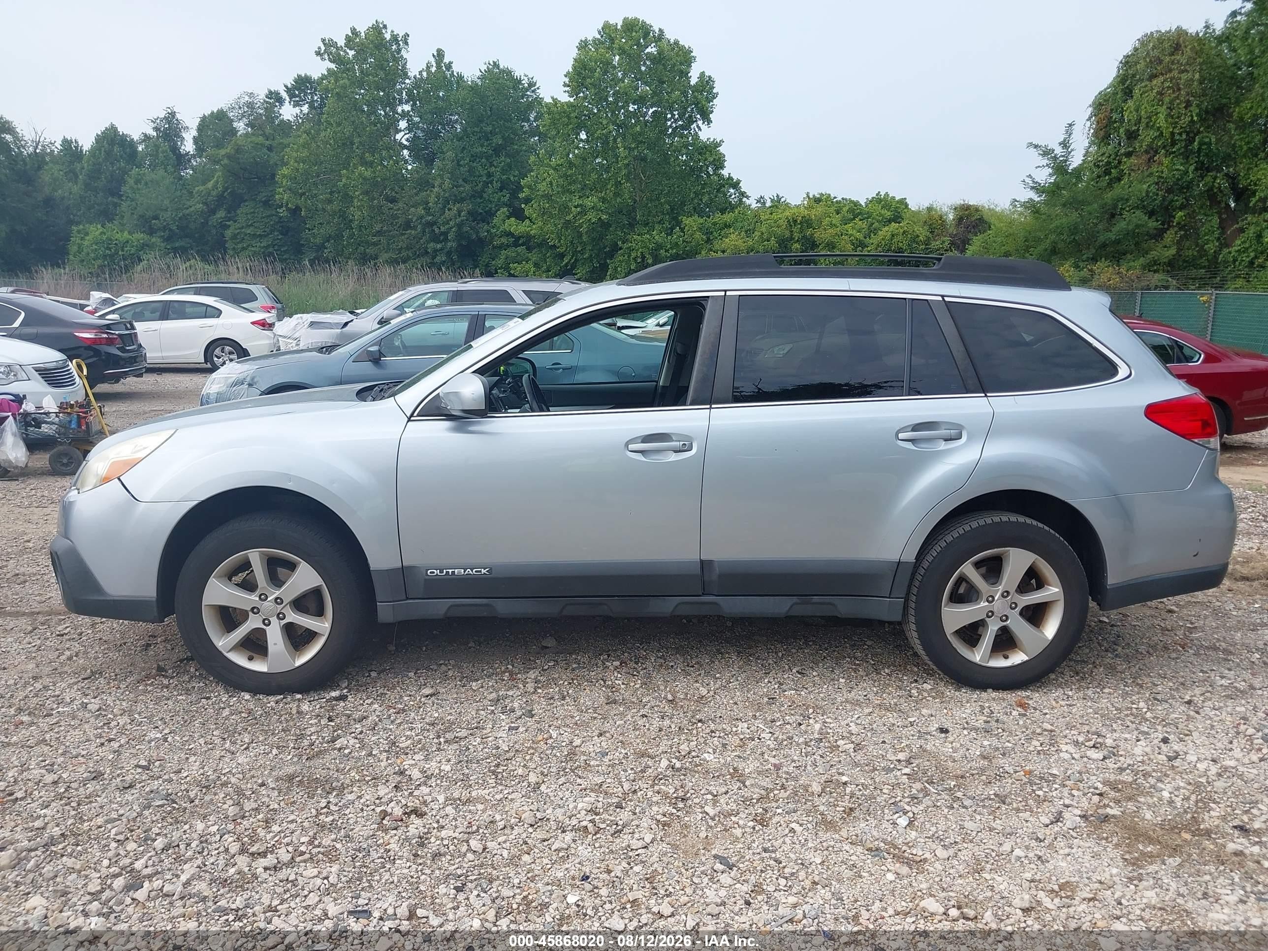 2014 Subaru Outback 2.5i Premium Silver vin: 4S4BRBCC4E3278532