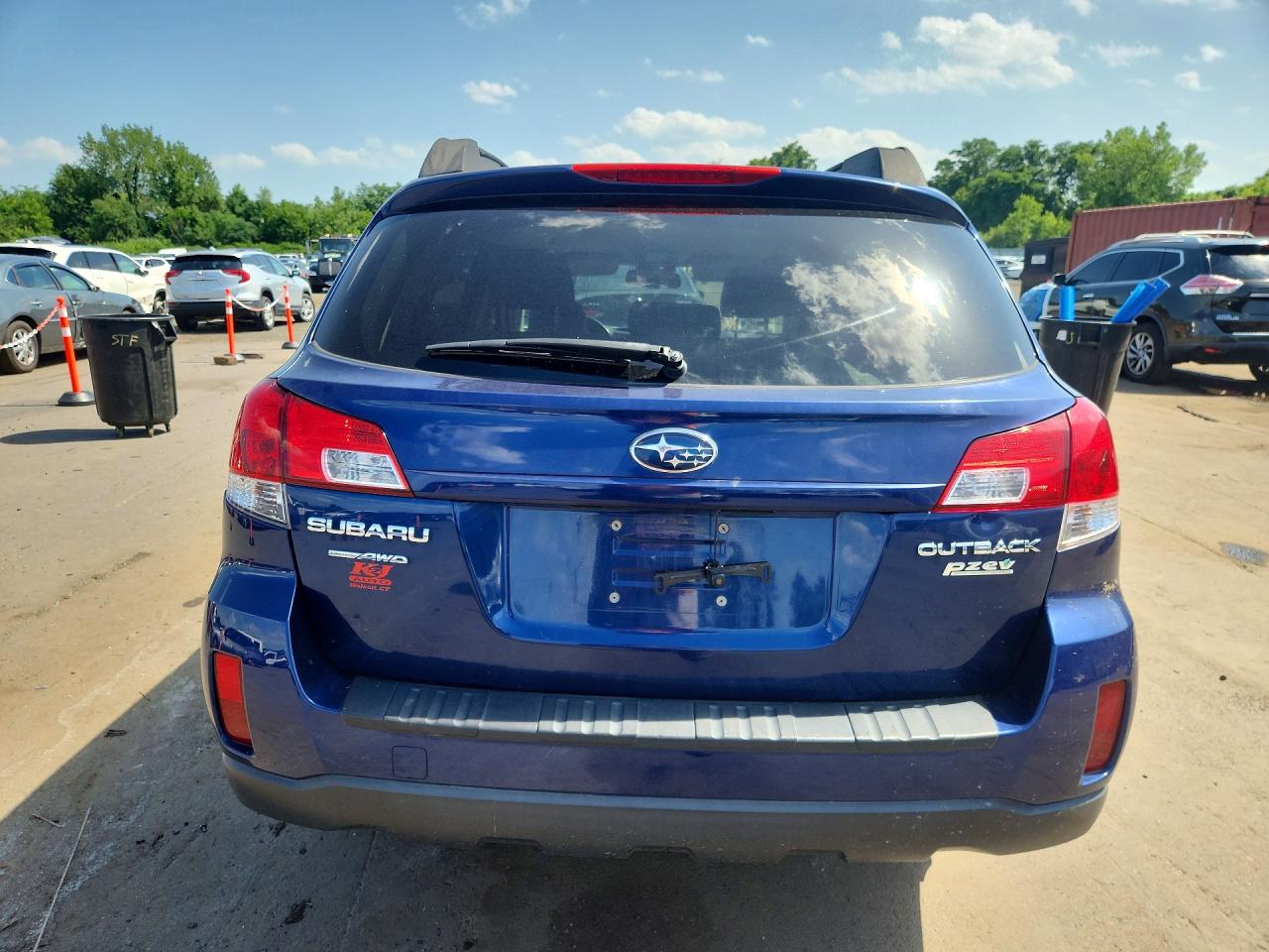 2010 Subaru Outback 2.5i Premium Blue vin: 4S4BRBCC5A3372624
