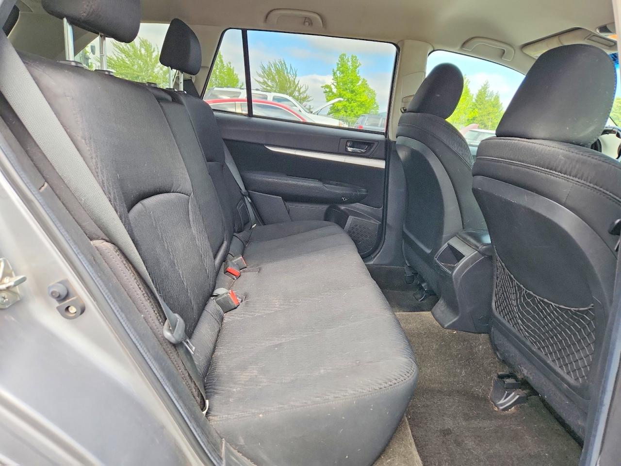 2011 Subaru Outback 2.5i Premium Silver vin: 4S4BRBCC5B3410662