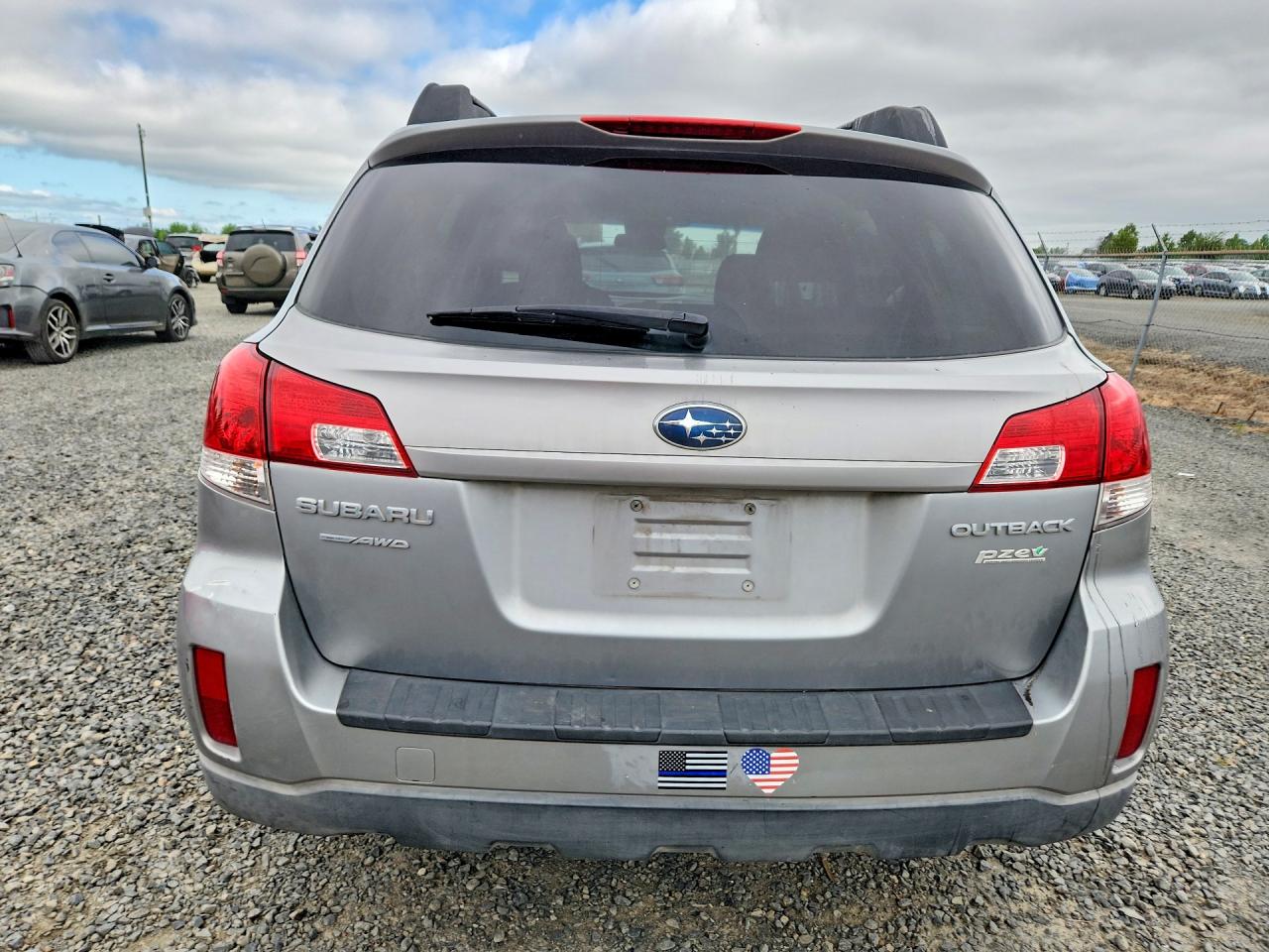 2011 Subaru Outback 2.5i Premium Silver vin: 4S4BRBCC5B3410662