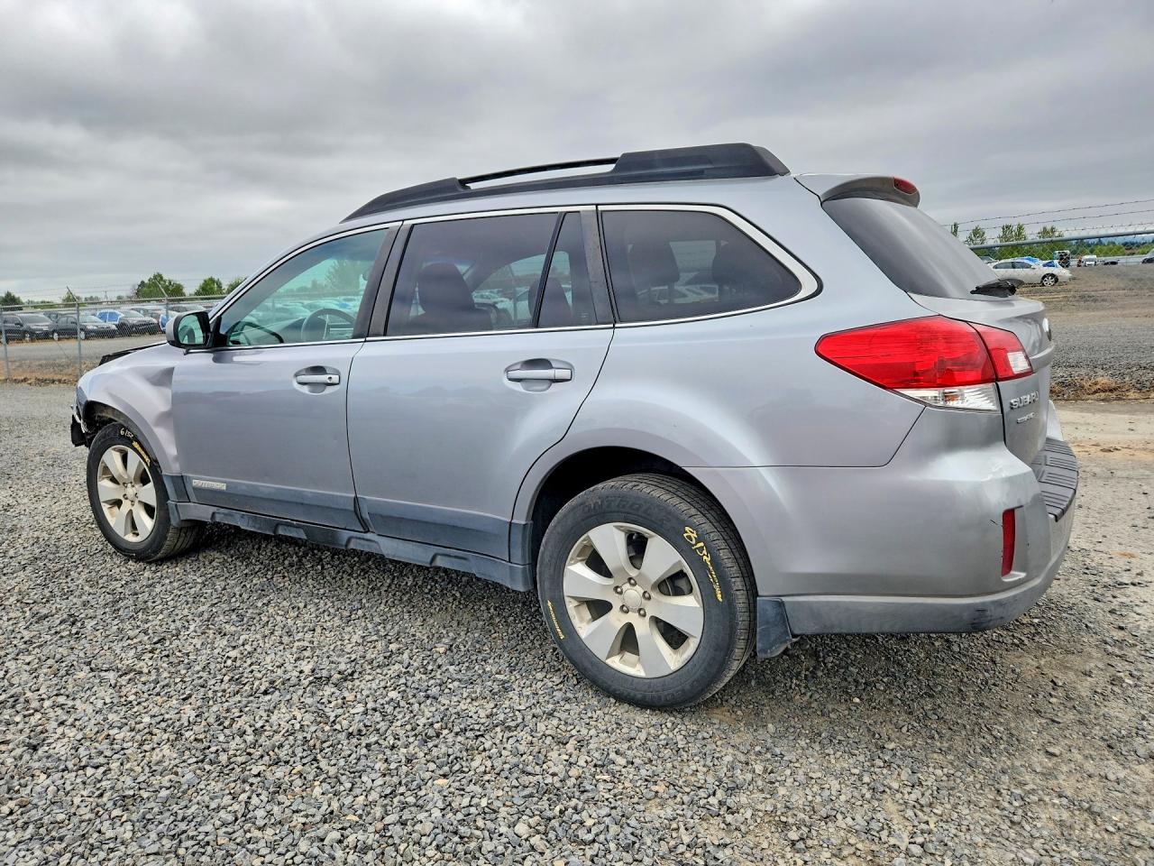 2011 Subaru Outback 2.5i Premium Silver vin: 4S4BRBCC5B3410662