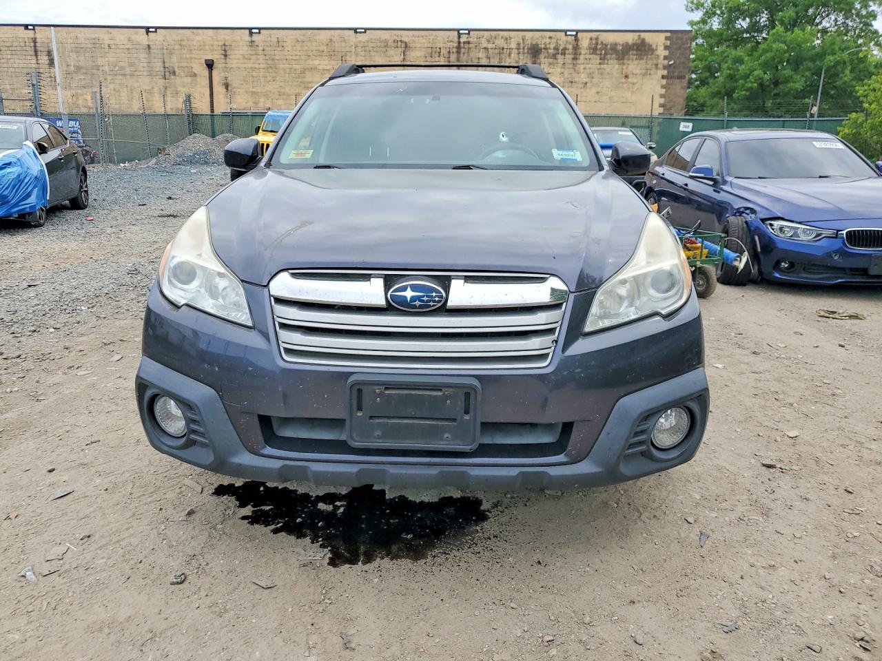2013 Subaru Outback 2.5i Premium Gray vin: 4S4BRBCC5D3255601