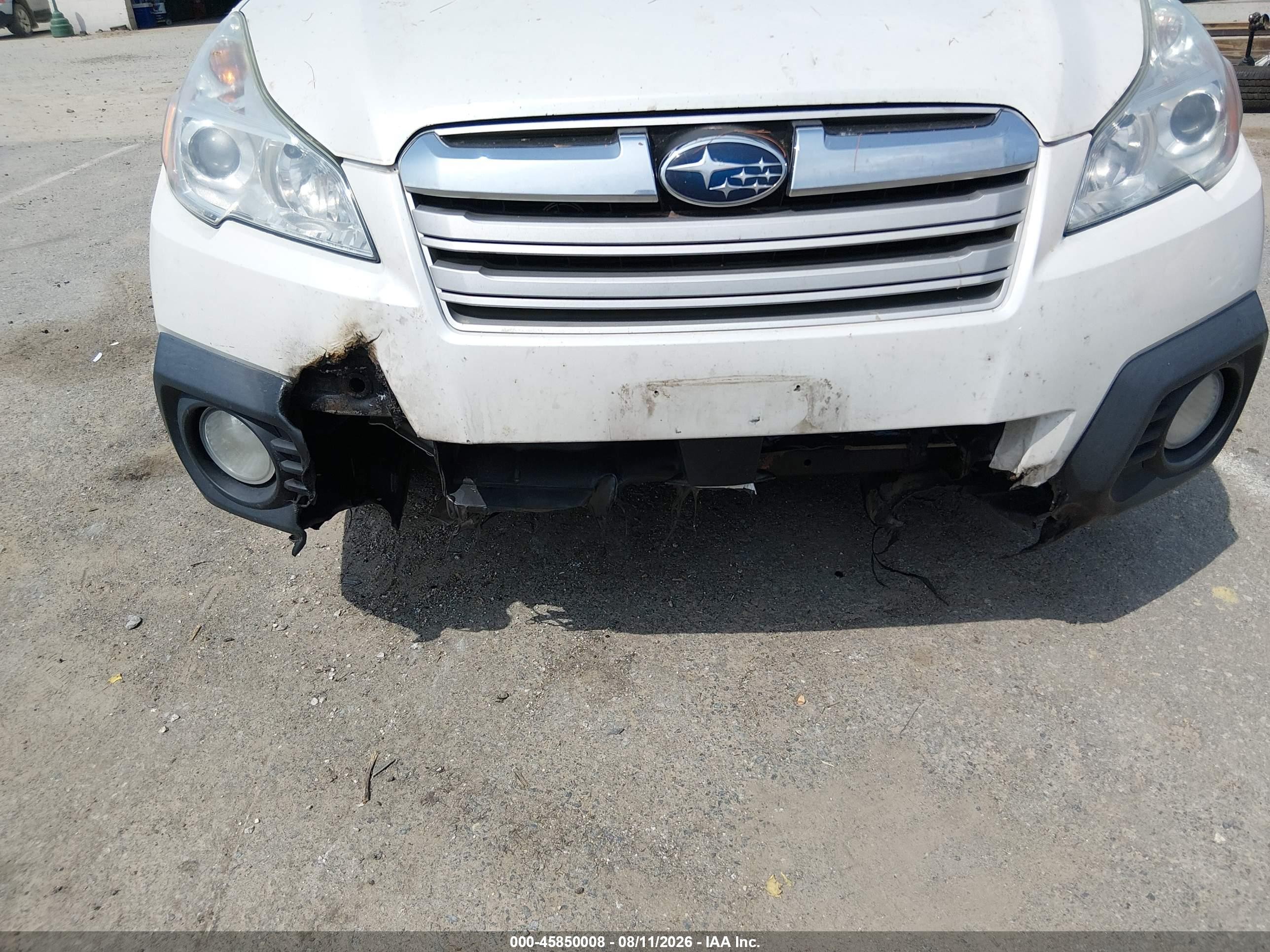2013 Subaru Outback 2.5i Premium White vin: 4S4BRBCC5D3273922