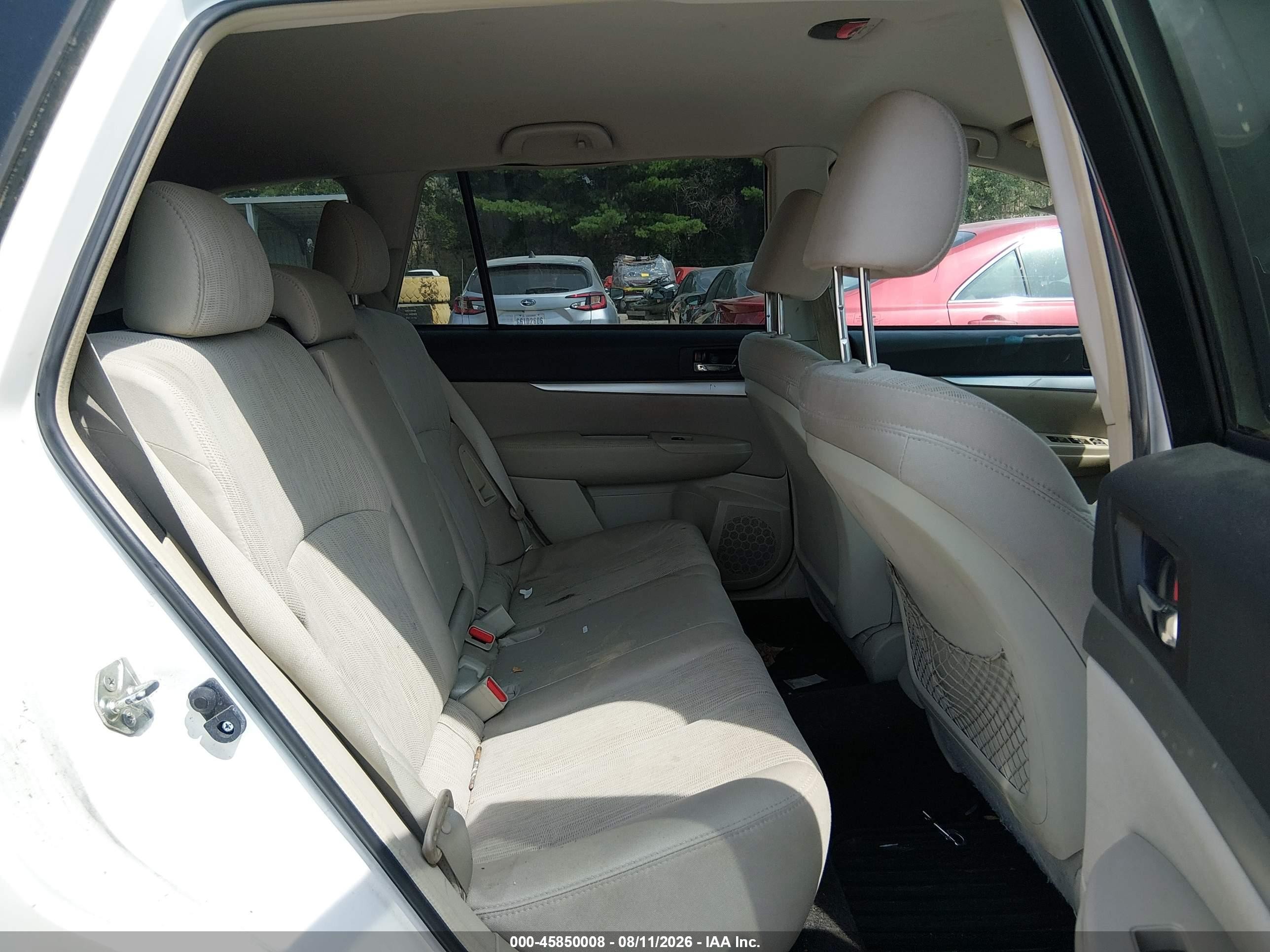 2013 Subaru Outback 2.5i Premium White vin: 4S4BRBCC5D3273922