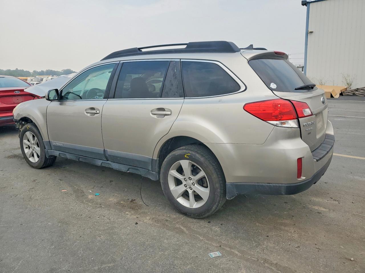 2014 Subaru Outback 2.5i Premium Золотой vin: 4S4BRBCC5E3231803