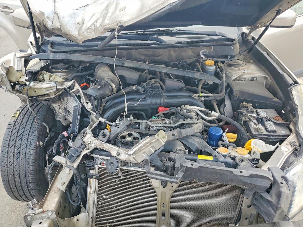 2014 Subaru Outback 2.5i Premium Золотой vin: 4S4BRBCC5E3231803