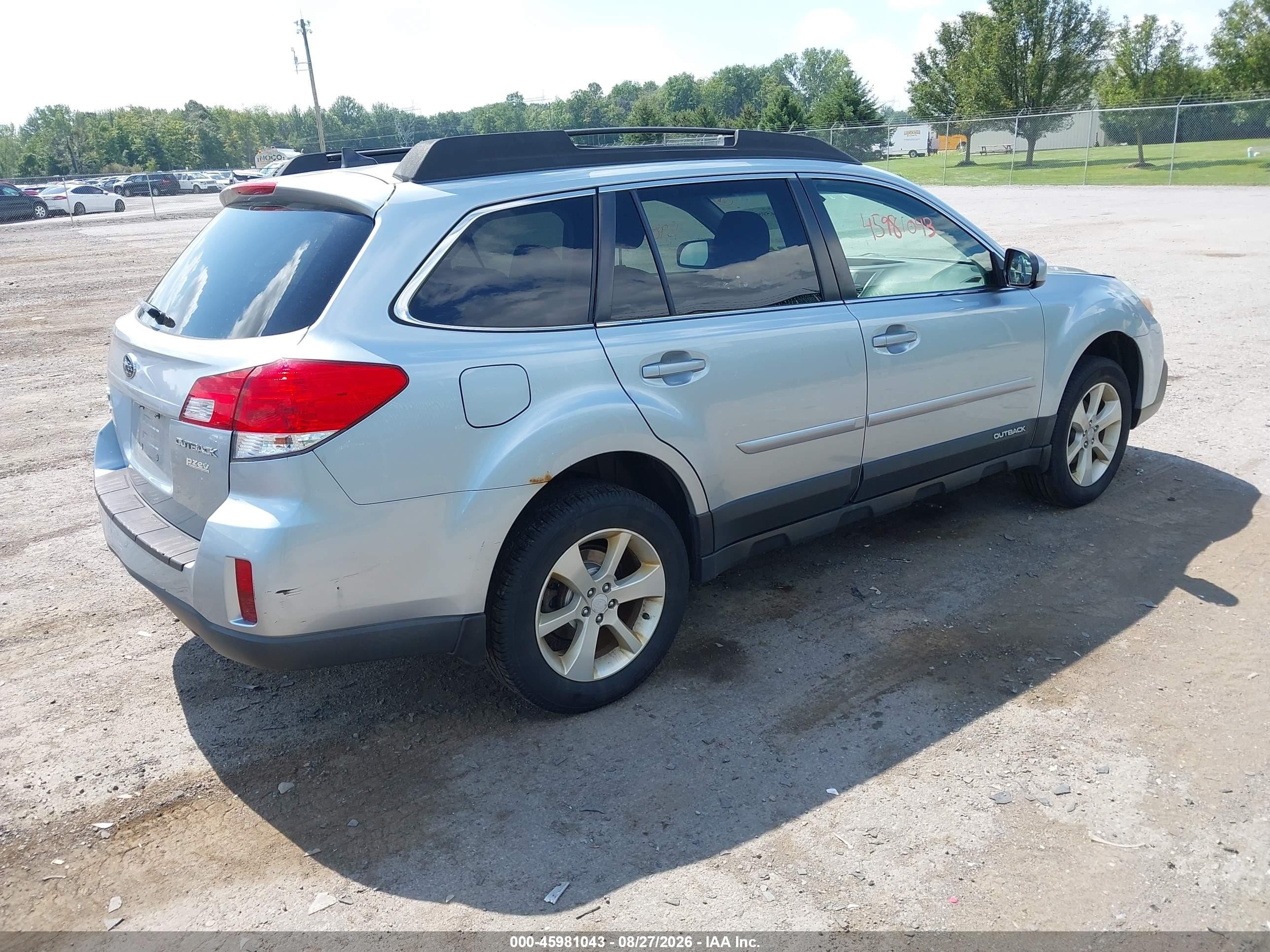 2014 Subaru Outback 2.5i Premium Серебряный vin: 4S4BRBCC5E3261965