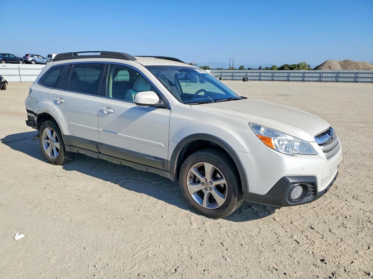 2014 Subaru Outback 2.5i Premium White vin: 4S4BRBCC5E3282153