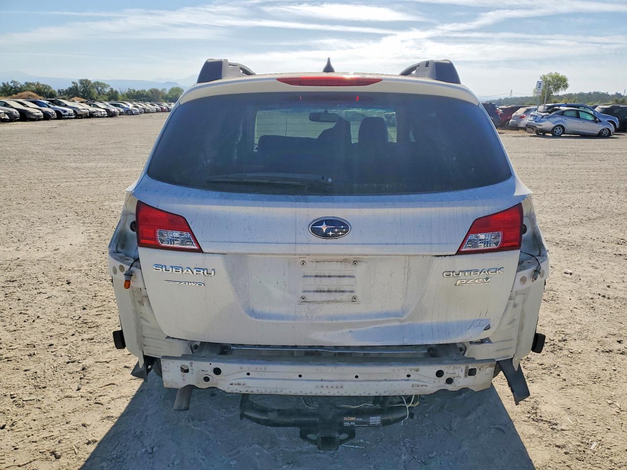2014 Subaru Outback 2.5i Premium White vin: 4S4BRBCC5E3282153