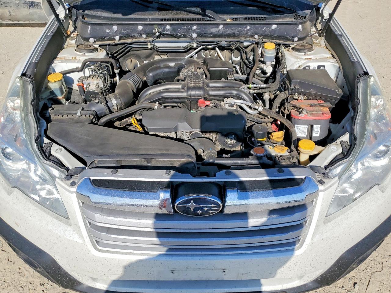 2014 Subaru Outback 2.5i Premium White vin: 4S4BRBCC5E3282153