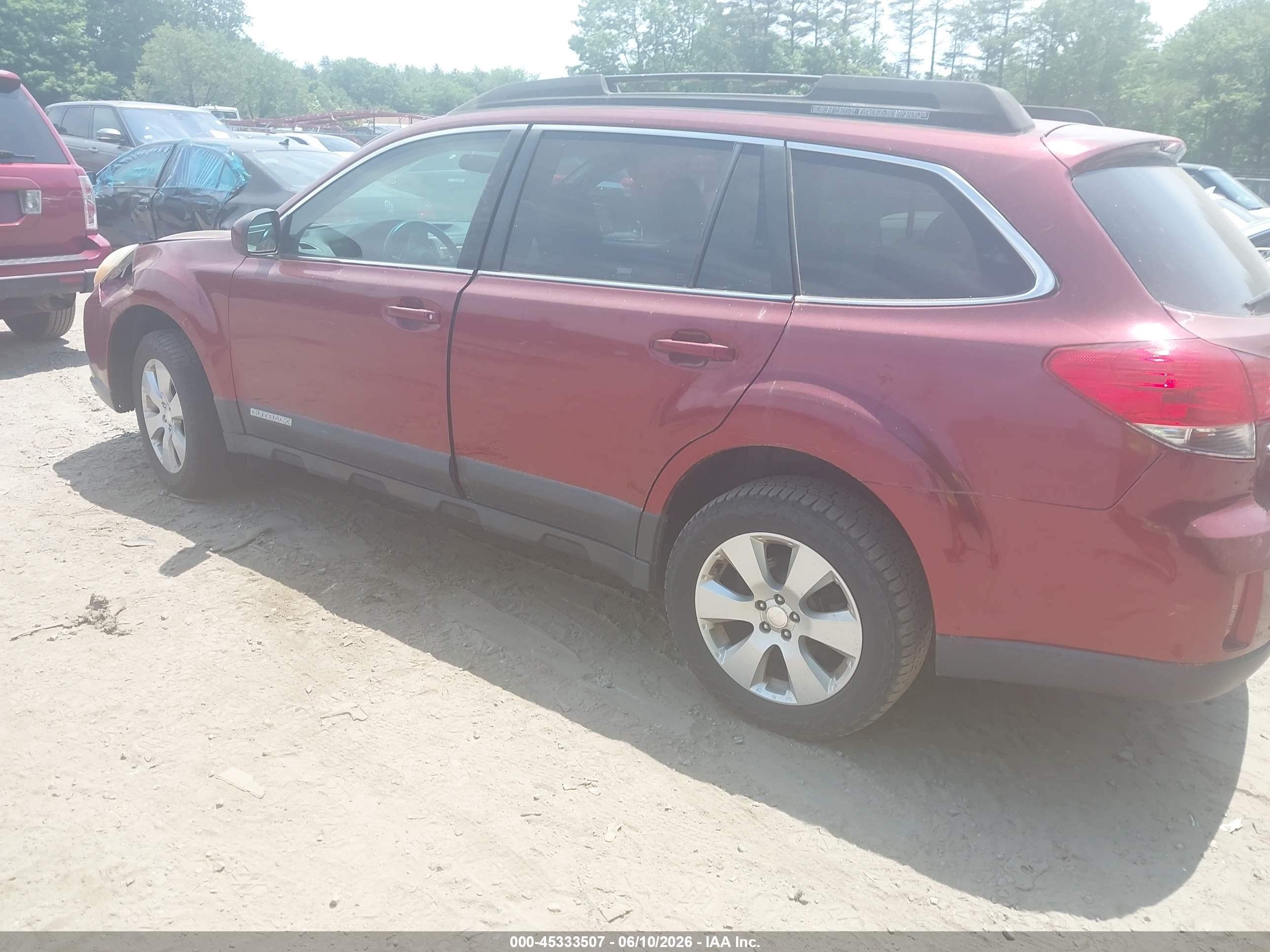 2011 Subaru Outback 2.5i Premium Red vin: 4S4BRBCC6B1326524