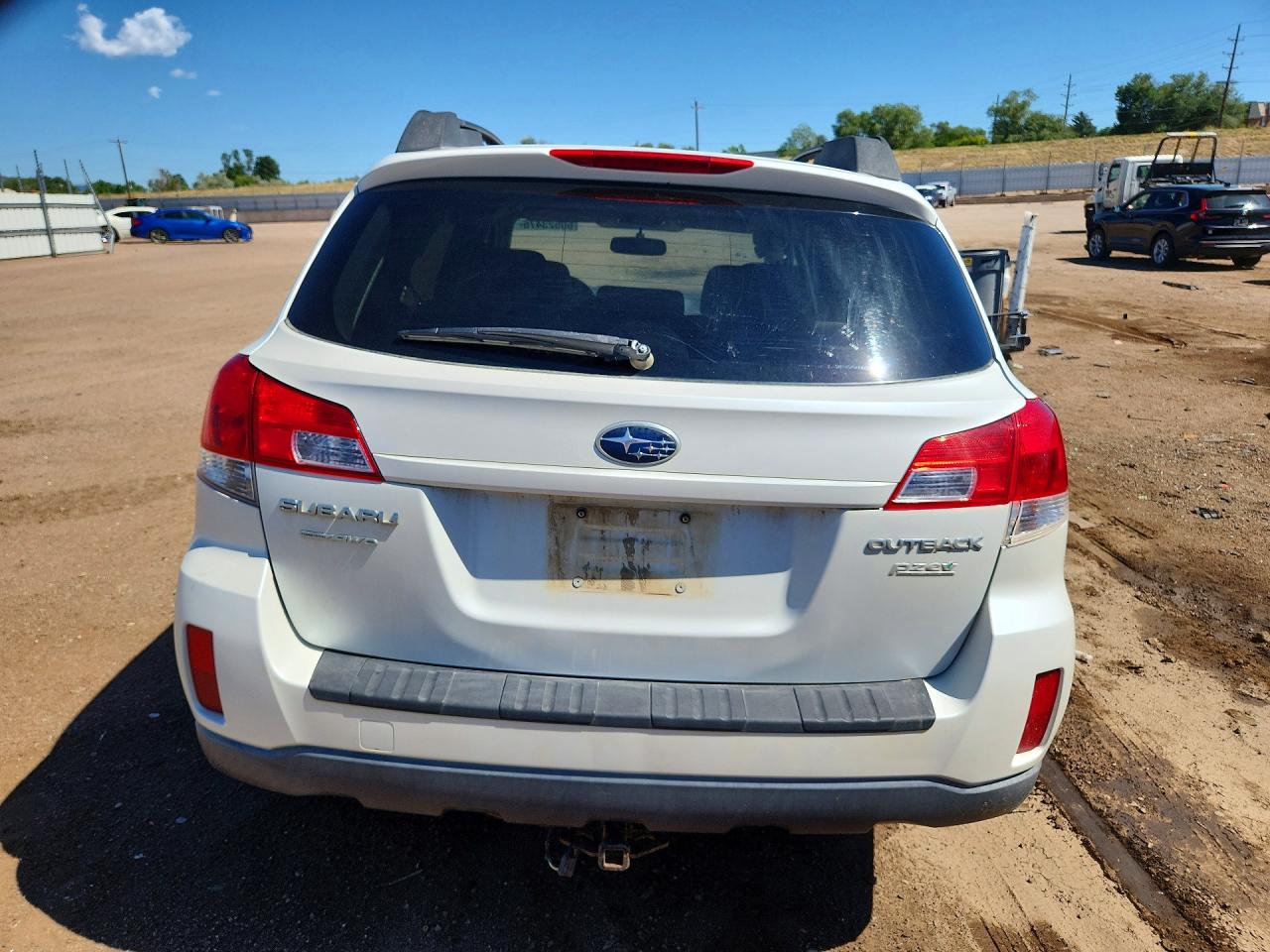 2011 Subaru Outback 2.5i Premium White vin: 4S4BRBCC6B1435940