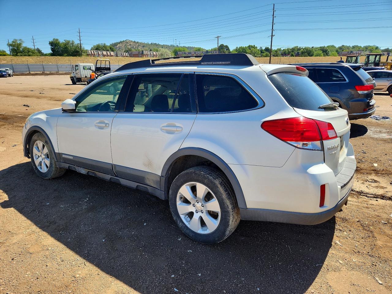 2011 Subaru Outback 2.5i Premium White vin: 4S4BRBCC6B1435940