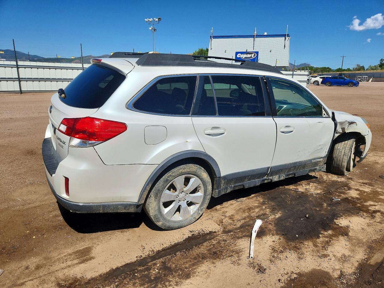2011 Subaru Outback 2.5i Premium White vin: 4S4BRBCC6B1435940