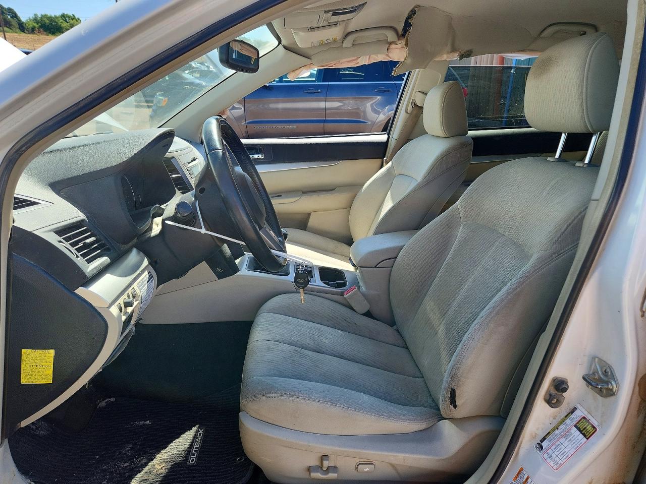 2011 Subaru Outback 2.5i Premium White vin: 4S4BRBCC6B1435940