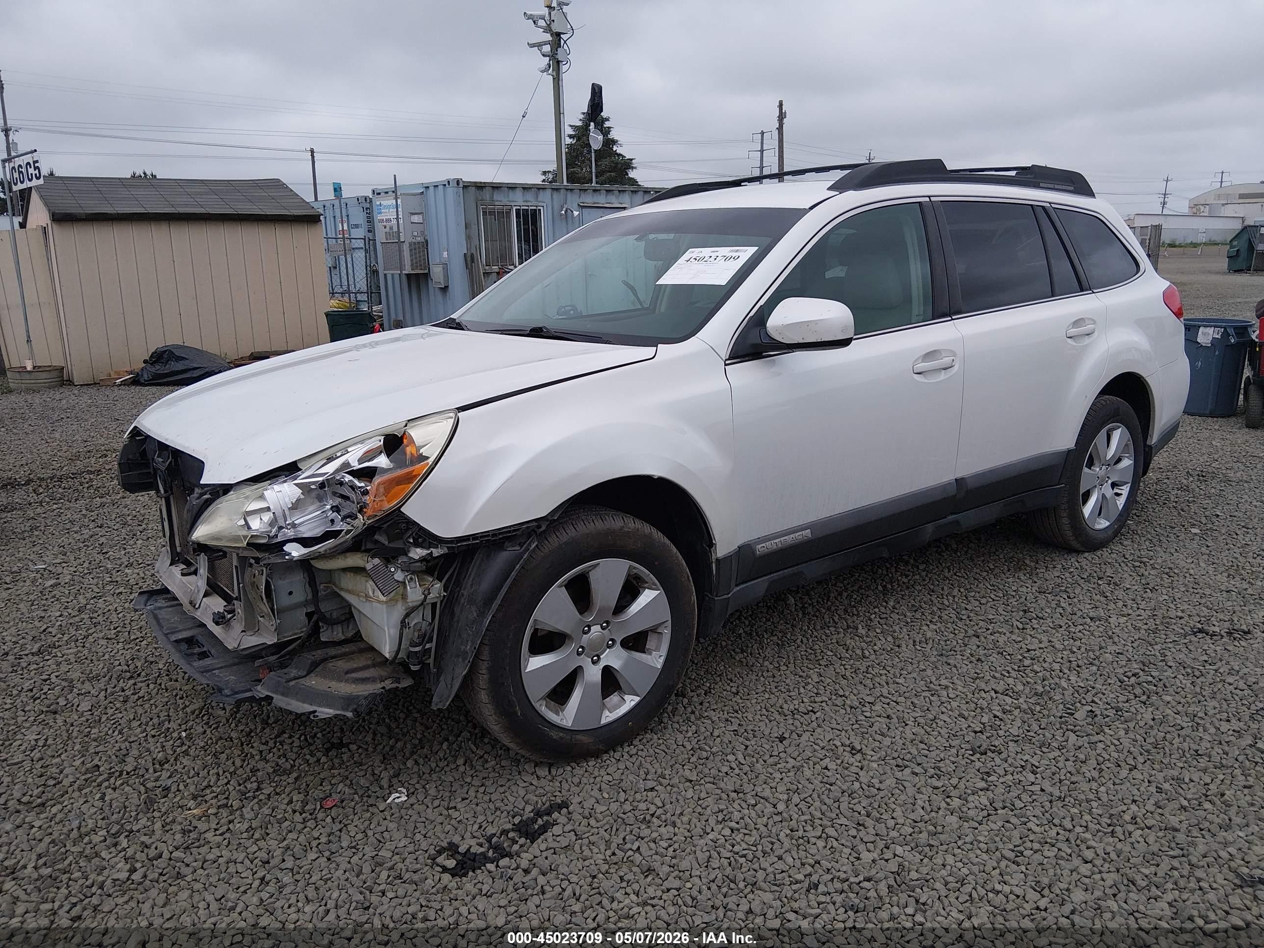 2011 Subaru Outback 2.5i Premium Белый vin: 4S4BRBCC6B3316385