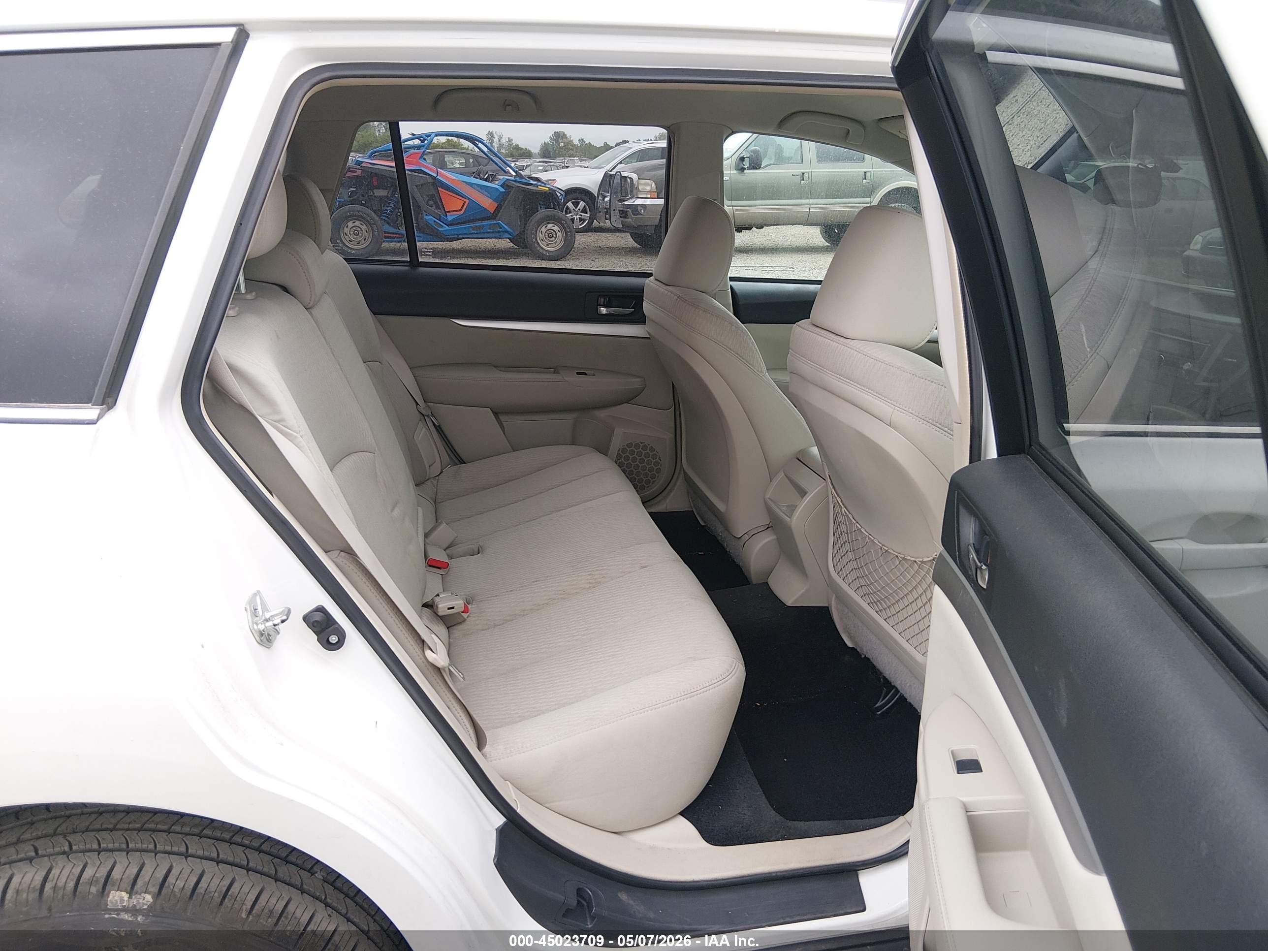2011 Subaru Outback 2.5i Premium Белый vin: 4S4BRBCC6B3316385