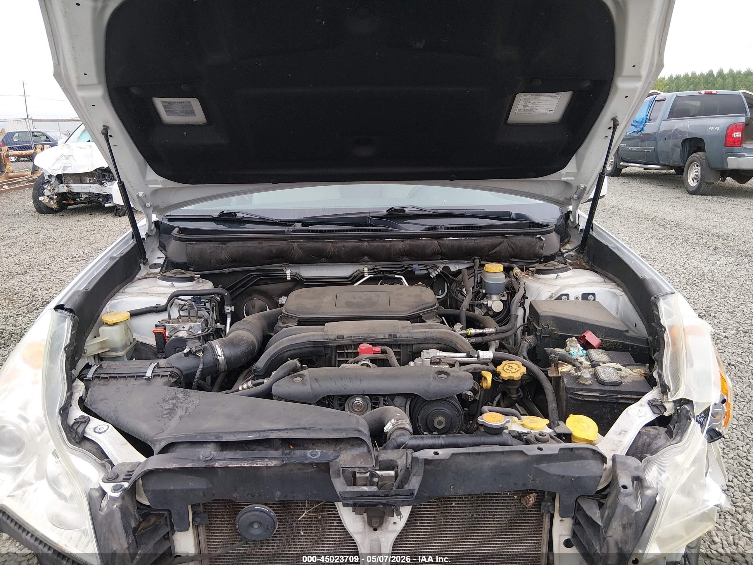 2011 Subaru Outback 2.5i Premium Белый vin: 4S4BRBCC6B3316385