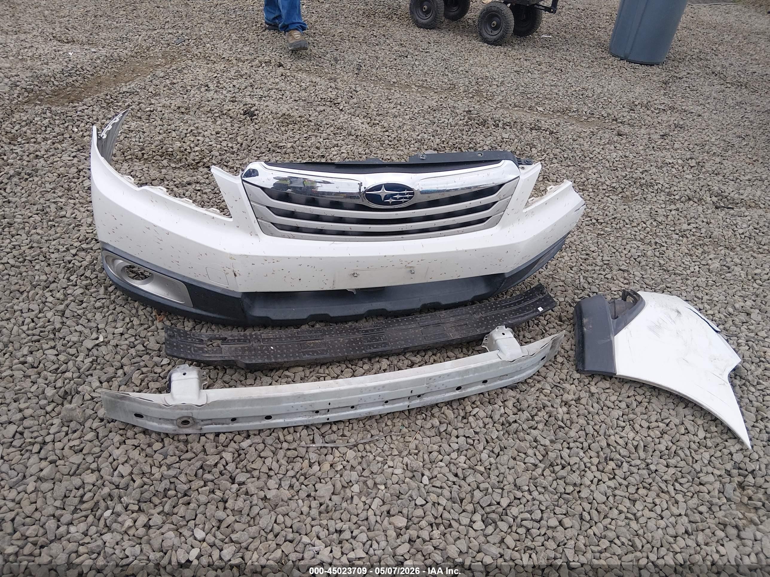 2011 Subaru Outback 2.5i Premium Белый vin: 4S4BRBCC6B3316385