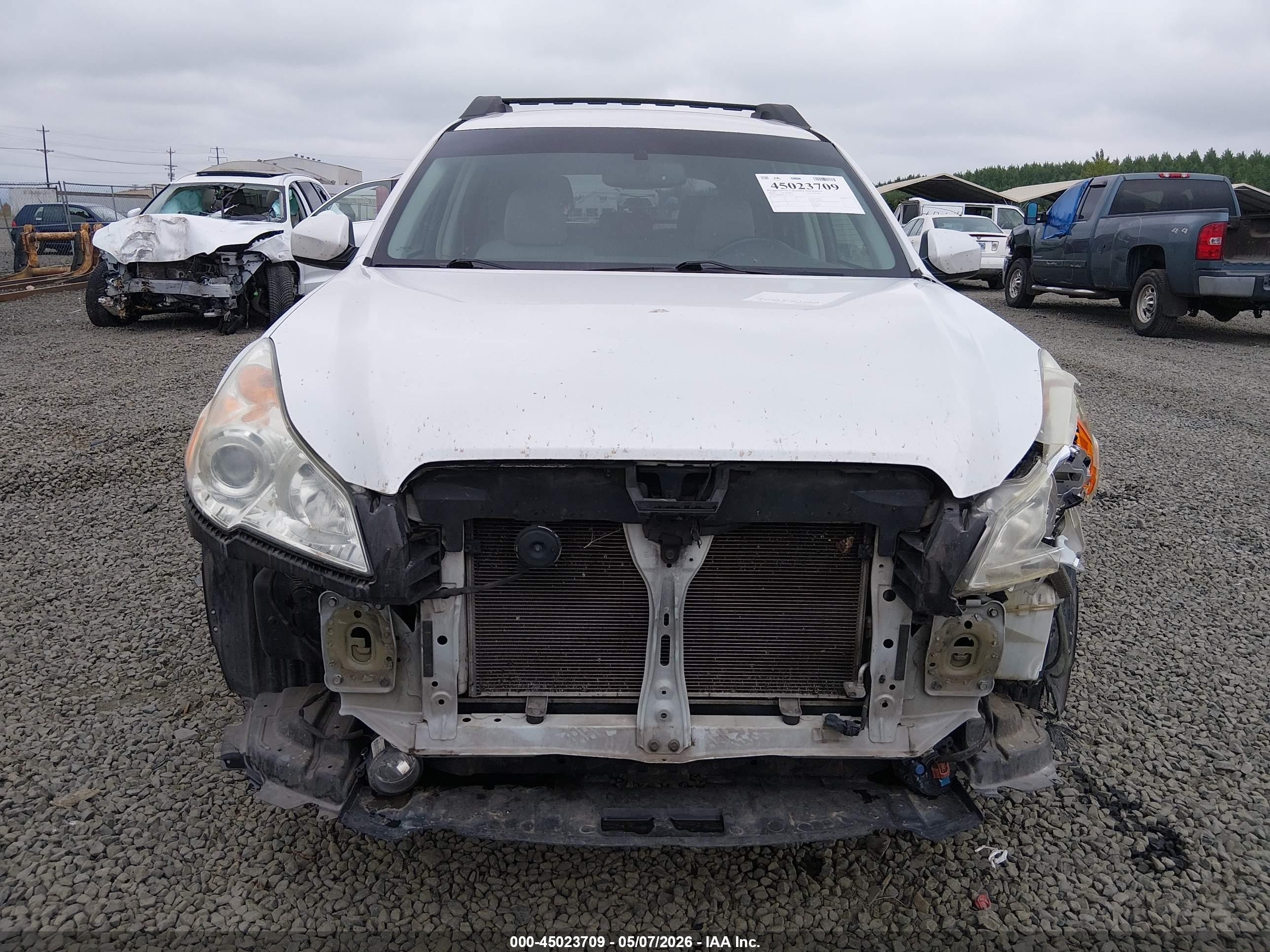 2011 Subaru Outback 2.5i Premium Белый vin: 4S4BRBCC6B3316385