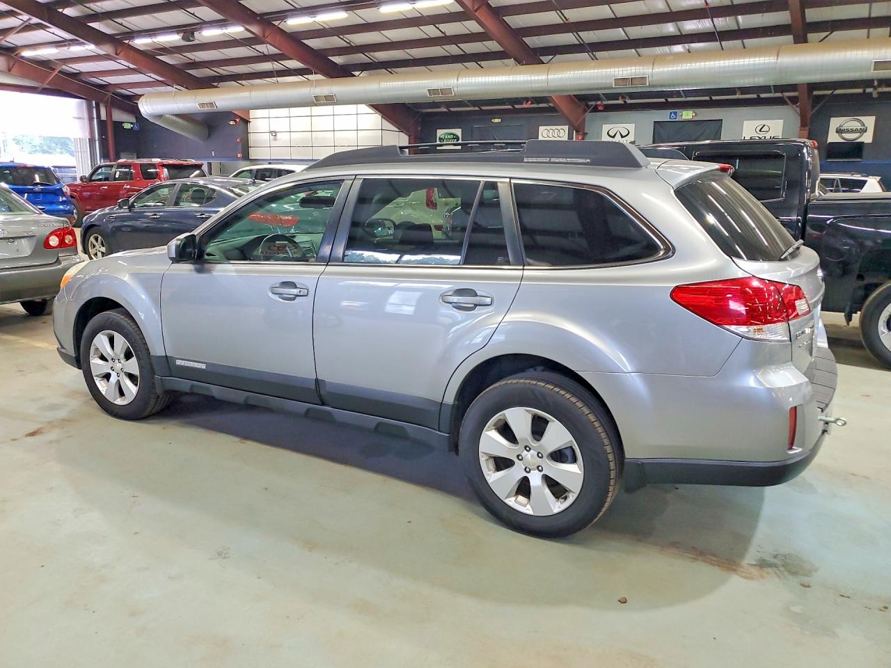 2011 Subaru Outback 2.5i Premium Silver vin: 4S4BRBCC6B3325555