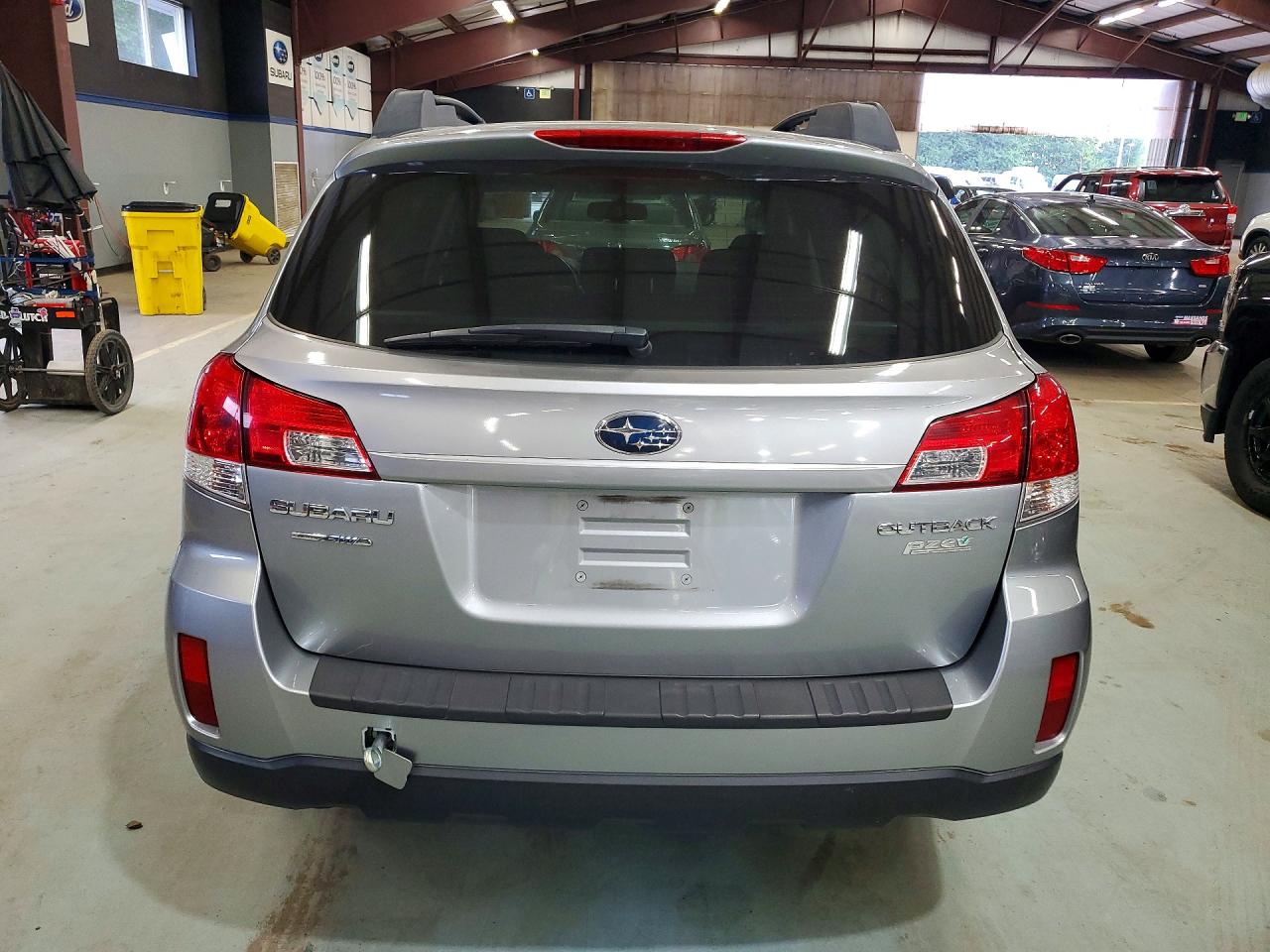 2011 Subaru Outback 2.5i Premium Silver vin: 4S4BRBCC6B3325555
