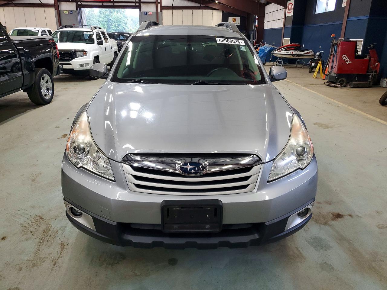 2011 Subaru Outback 2.5i Premium Silver vin: 4S4BRBCC6B3325555