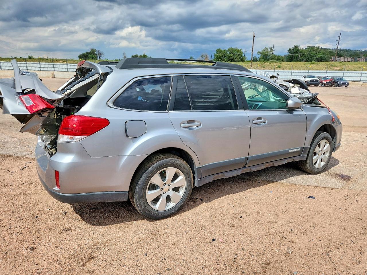 2011 Subaru Outback 2.5i Premium Silver vin: 4S4BRBCC6B3334997