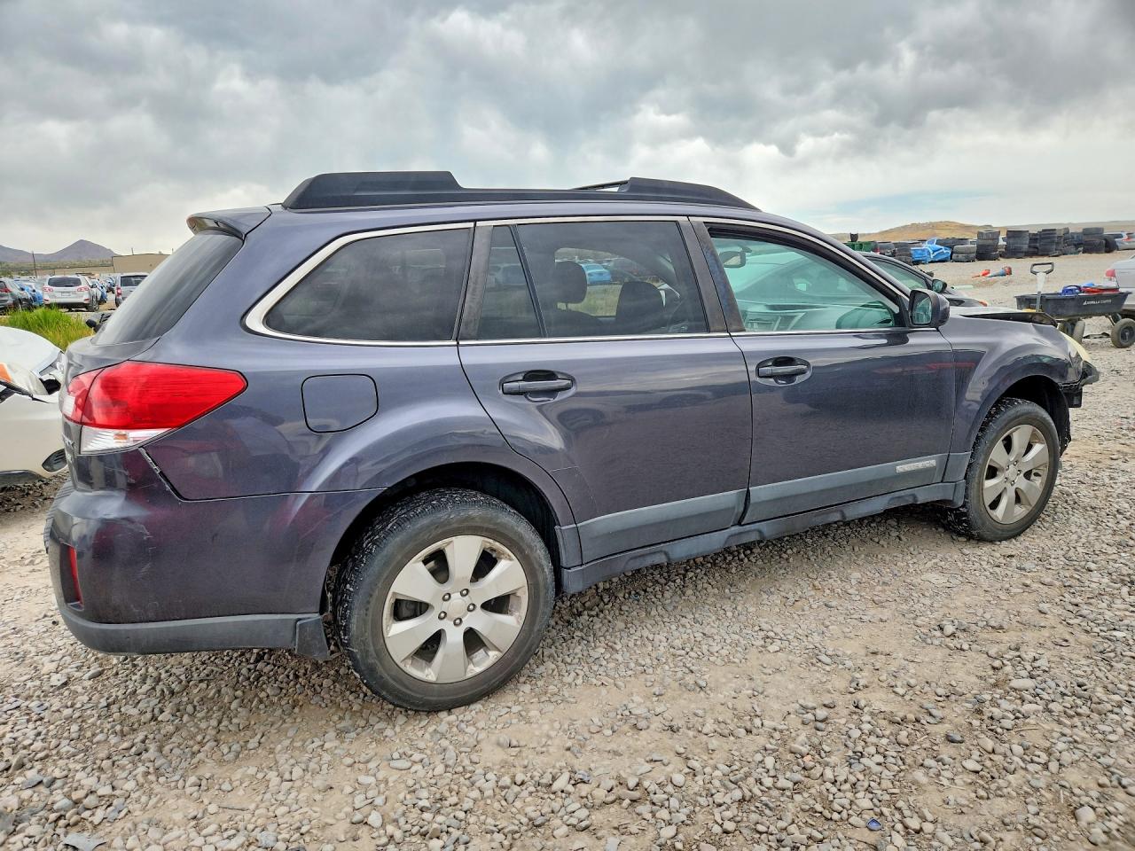 2011 Subaru Outback 2.5i Premium Gray vin: 4S4BRBCC6B3404739