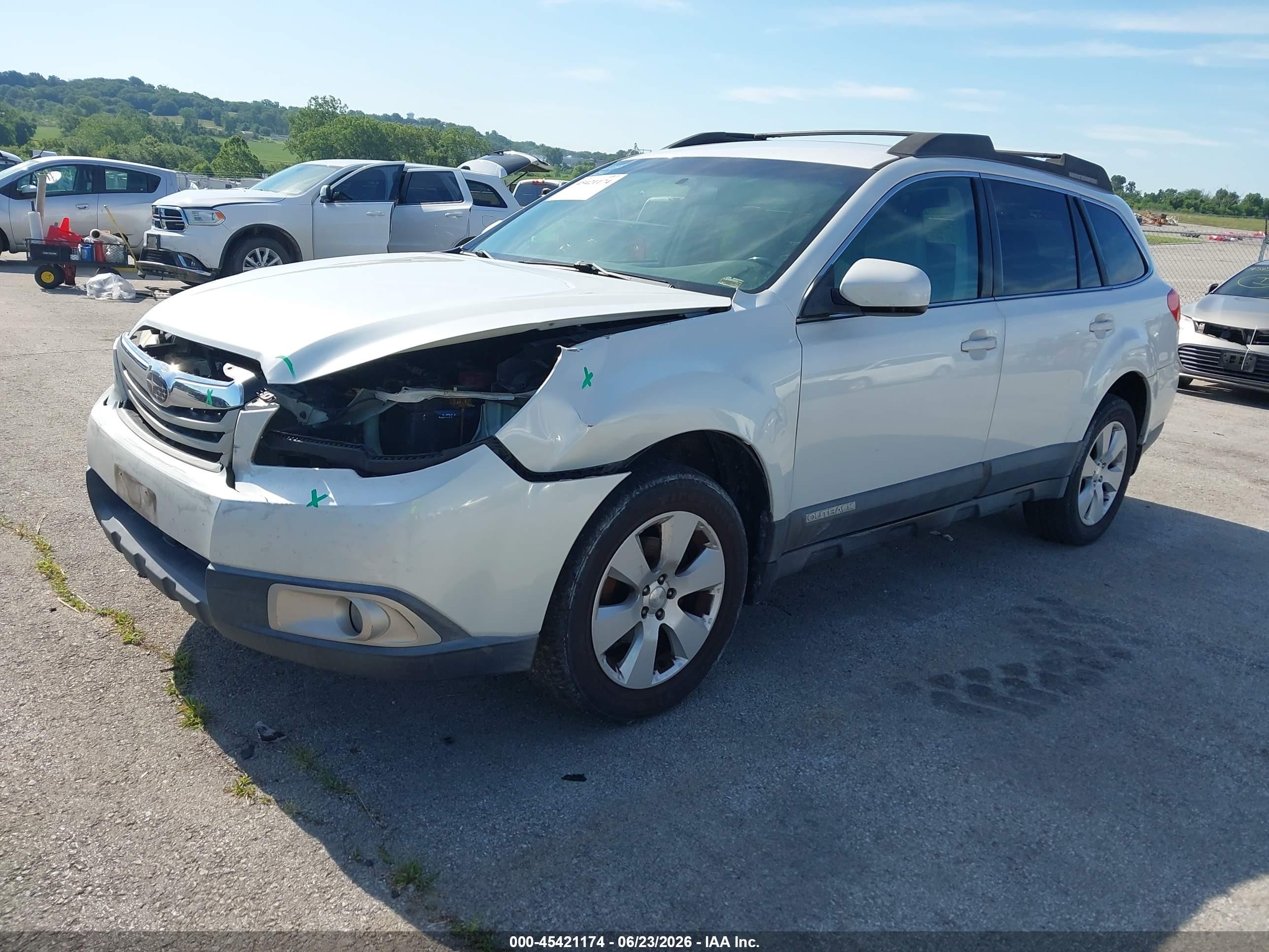 2012 Subaru Outback 2.5i Premium Белый vin: 4S4BRBCC6C3205529