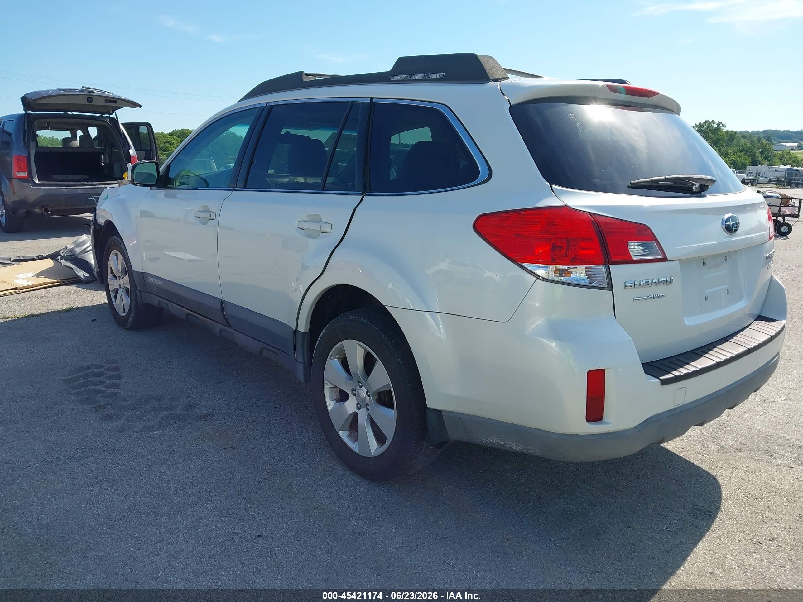 2012 Subaru Outback 2.5i Premium Белый vin: 4S4BRBCC6C3205529