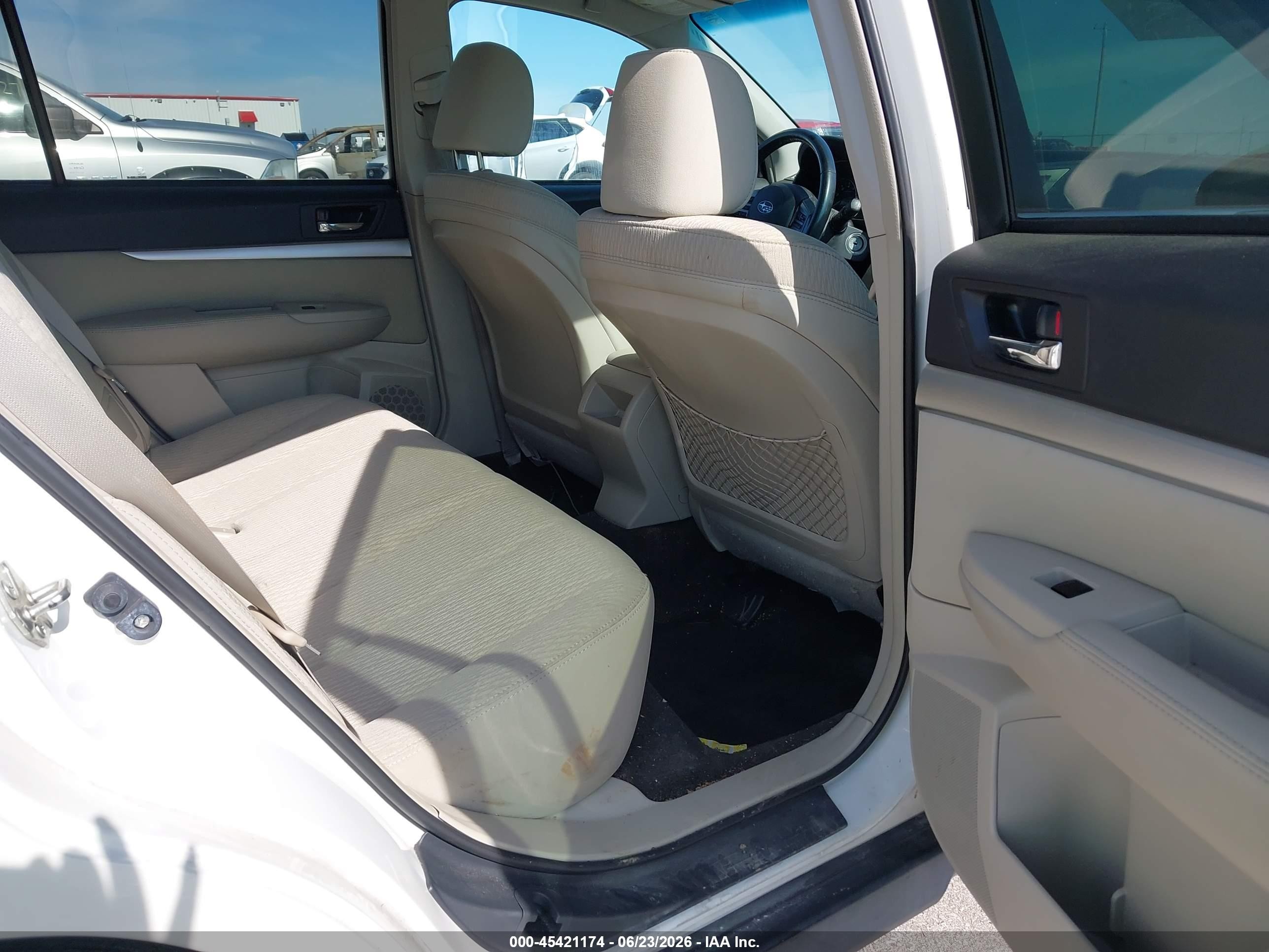 2012 Subaru Outback 2.5i Premium Белый vin: 4S4BRBCC6C3205529