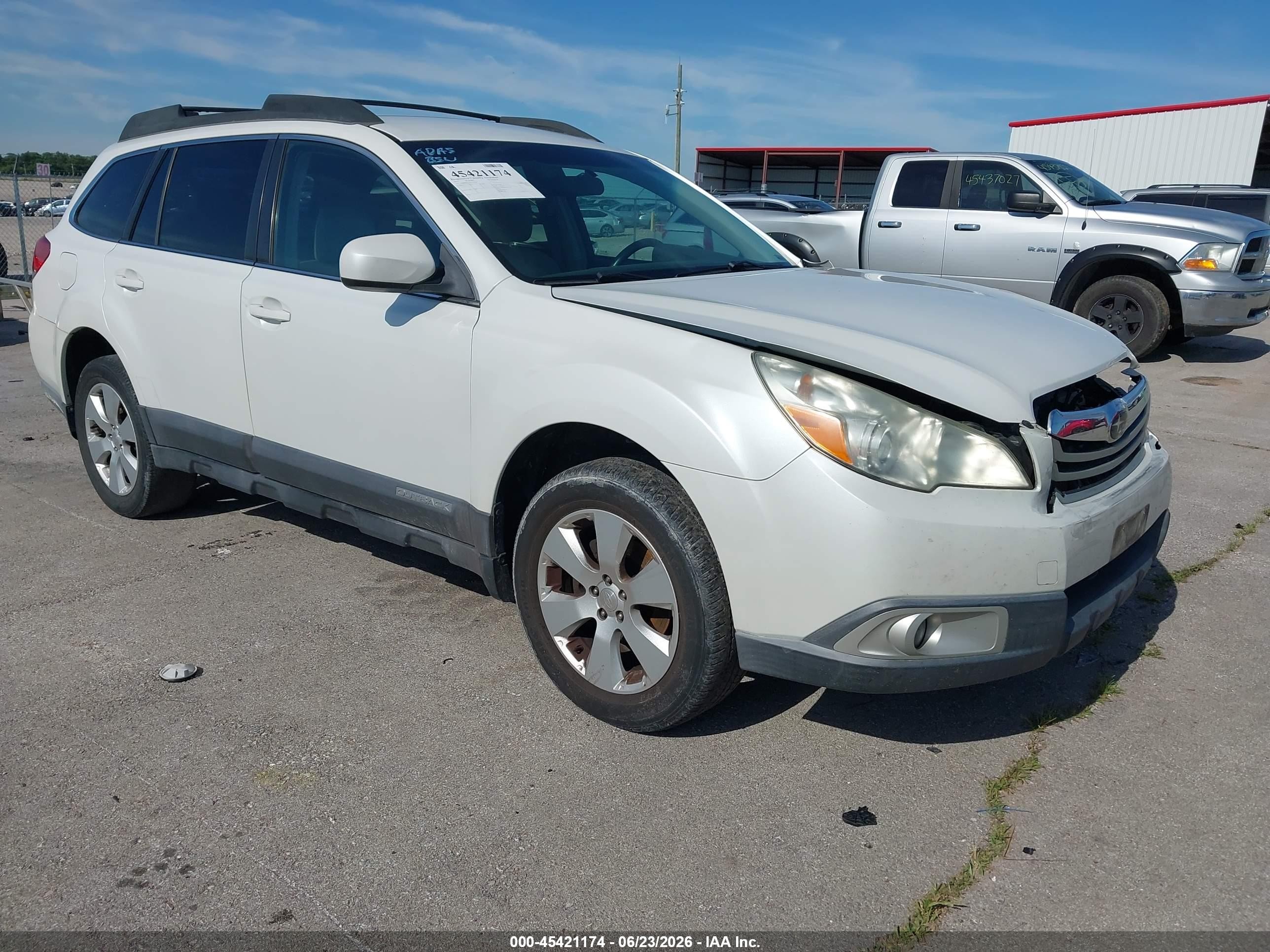 2012 Subaru Outback 2.5i Premium White vin: 4S4BRBCC6C3205529