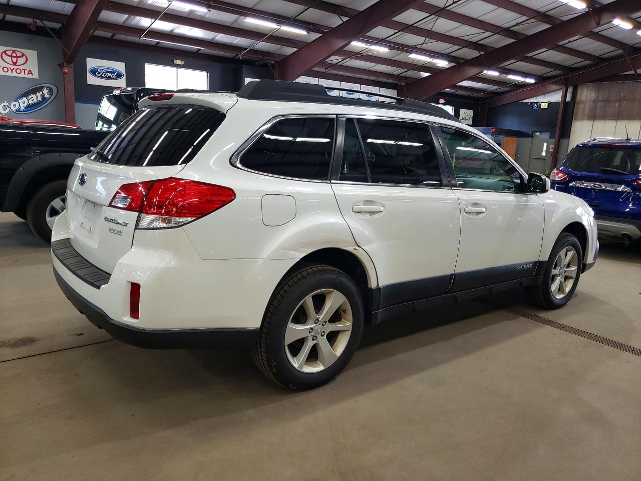 2013 Subaru Outback 2.5i Premium White vin: 4S4BRBCC6D3265568