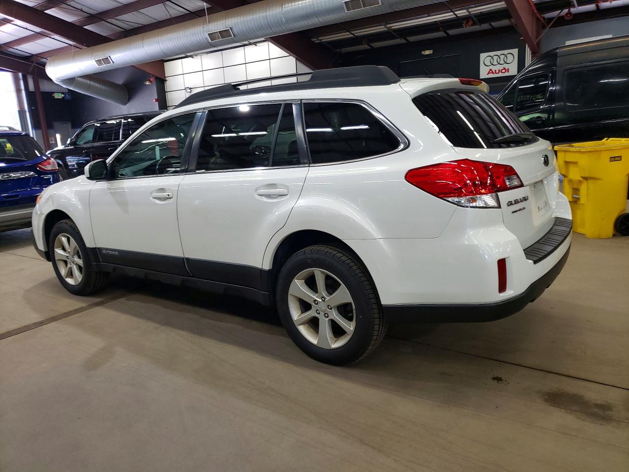 2013 Subaru Outback 2.5i Premium White vin: 4S4BRBCC6D3265568
