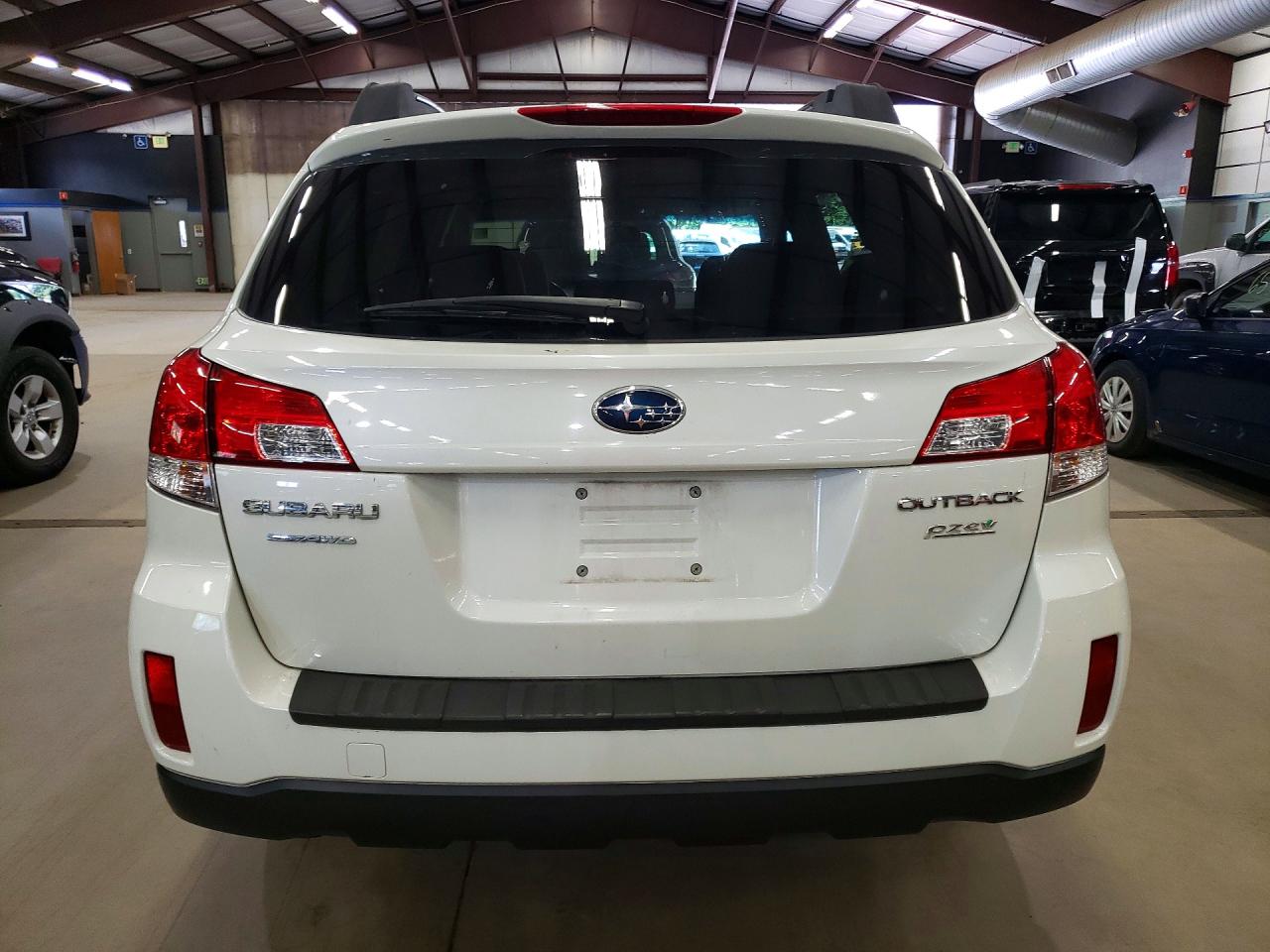 2013 Subaru Outback 2.5i Premium White vin: 4S4BRBCC6D3265568