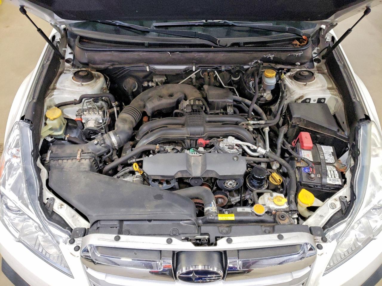 2013 Subaru Outback 2.5i Premium White vin: 4S4BRBCC6D3265568