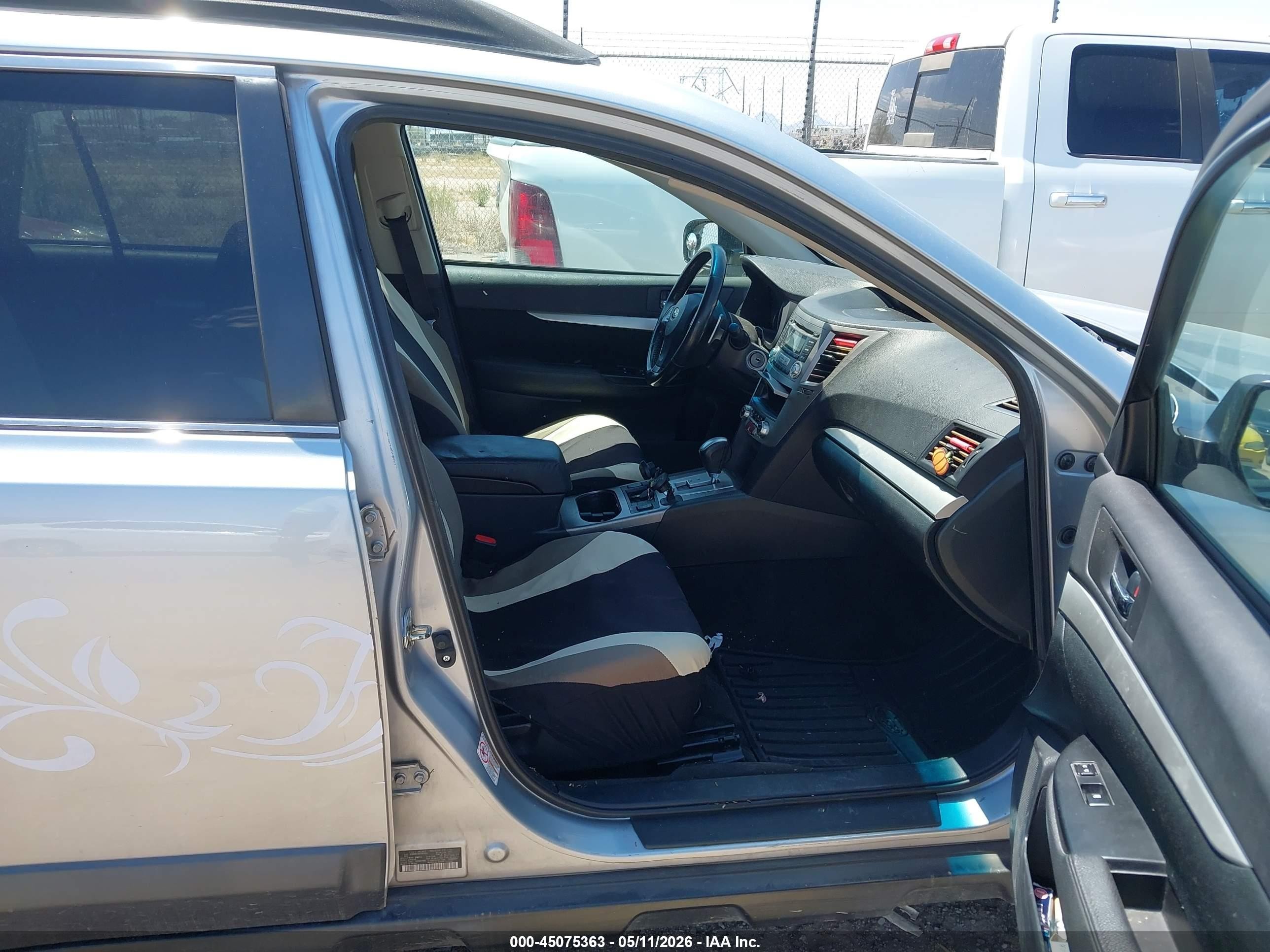 2013 Subaru Outback 2.5i Premium Серебряный vin: 4S4BRBCC6D3287912
