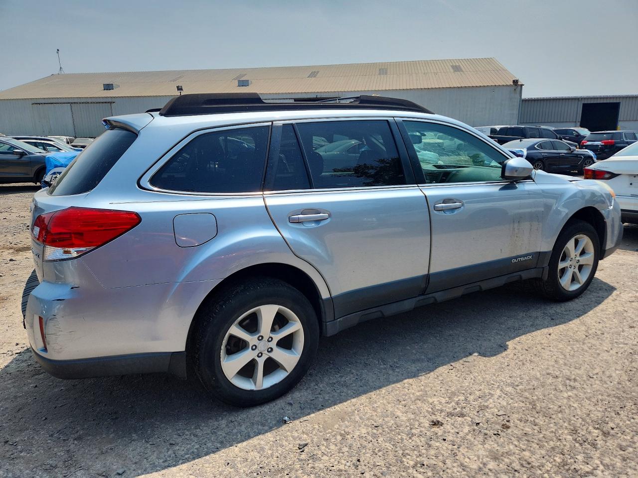 2013 Subaru Outback 2.5i Premium Silver vin: 4S4BRBCC6D3324439
