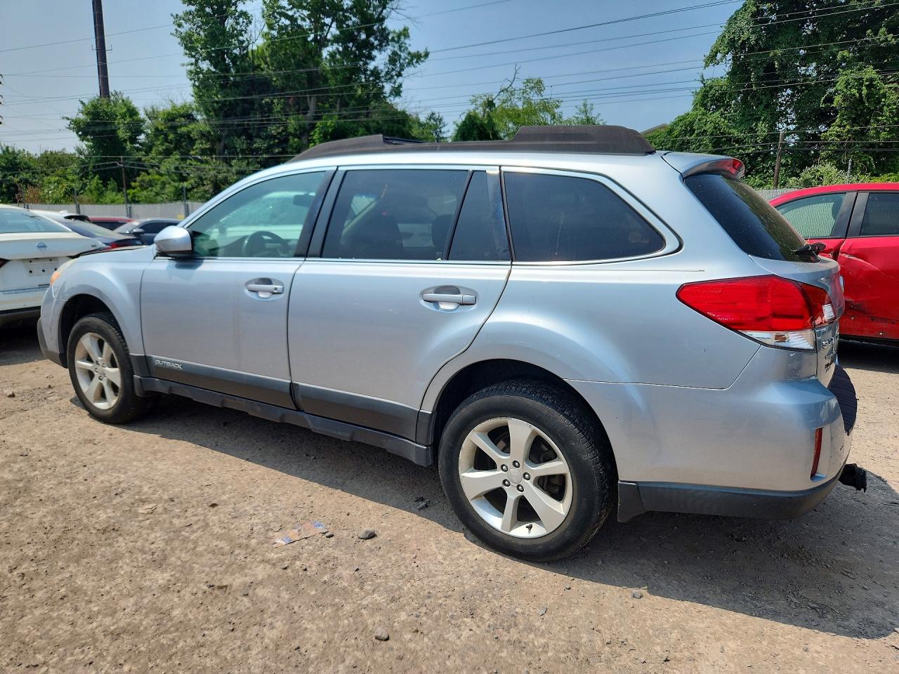 2013 Subaru Outback 2.5i Premium Silver vin: 4S4BRBCC6D3324439