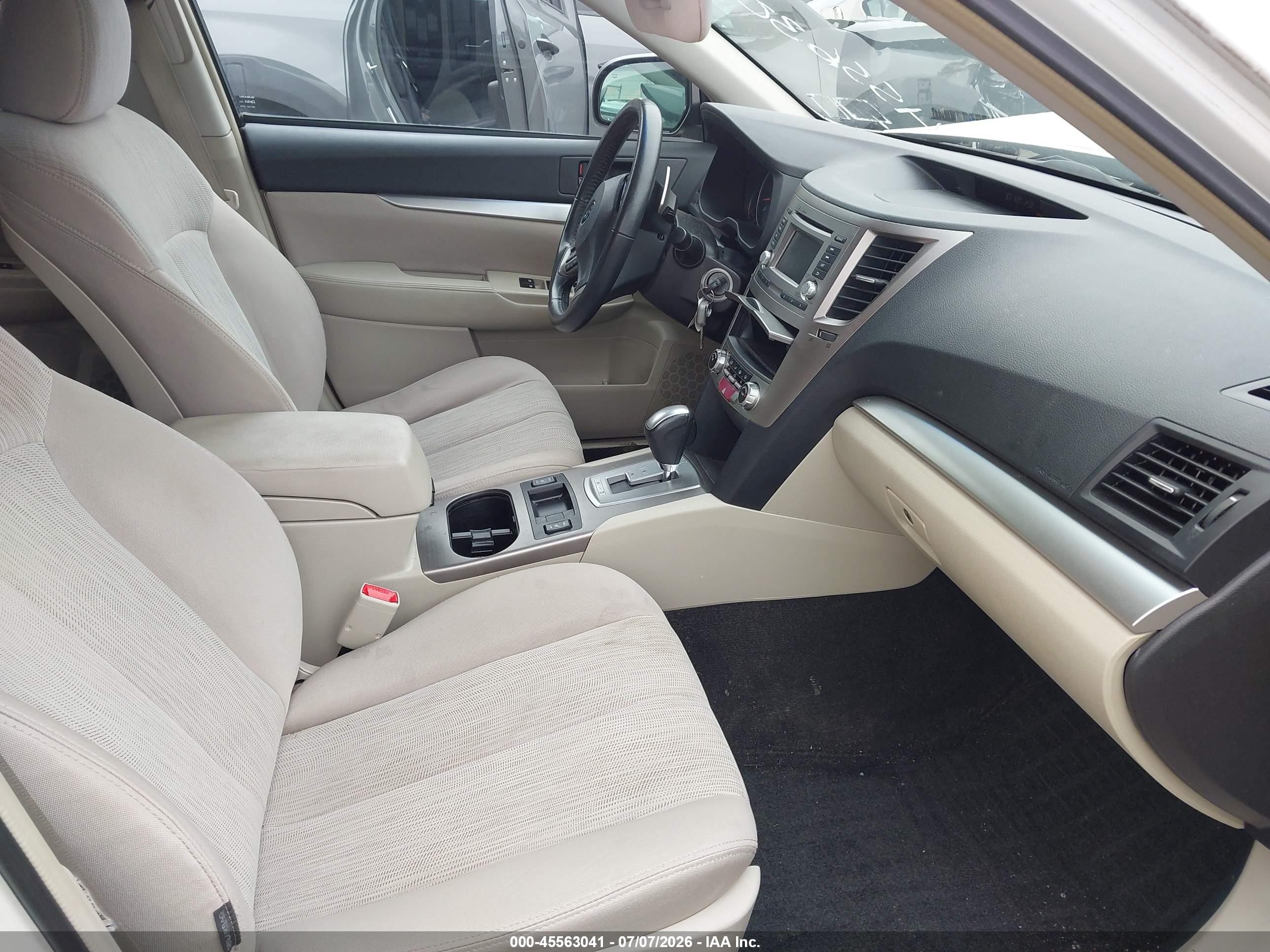 2014 Subaru Outback 2.5i Premium White vin: 4S4BRBCC6E3246567