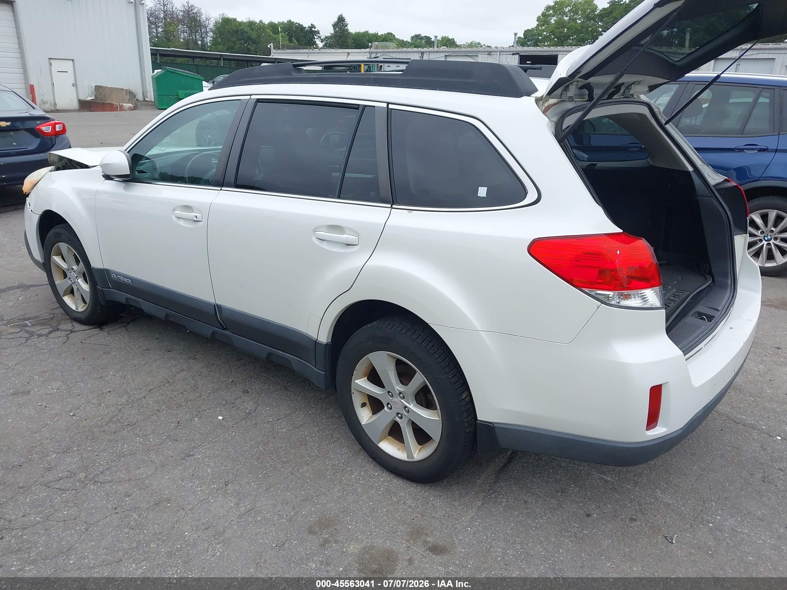 2014 Subaru Outback 2.5i Premium White vin: 4S4BRBCC6E3246567