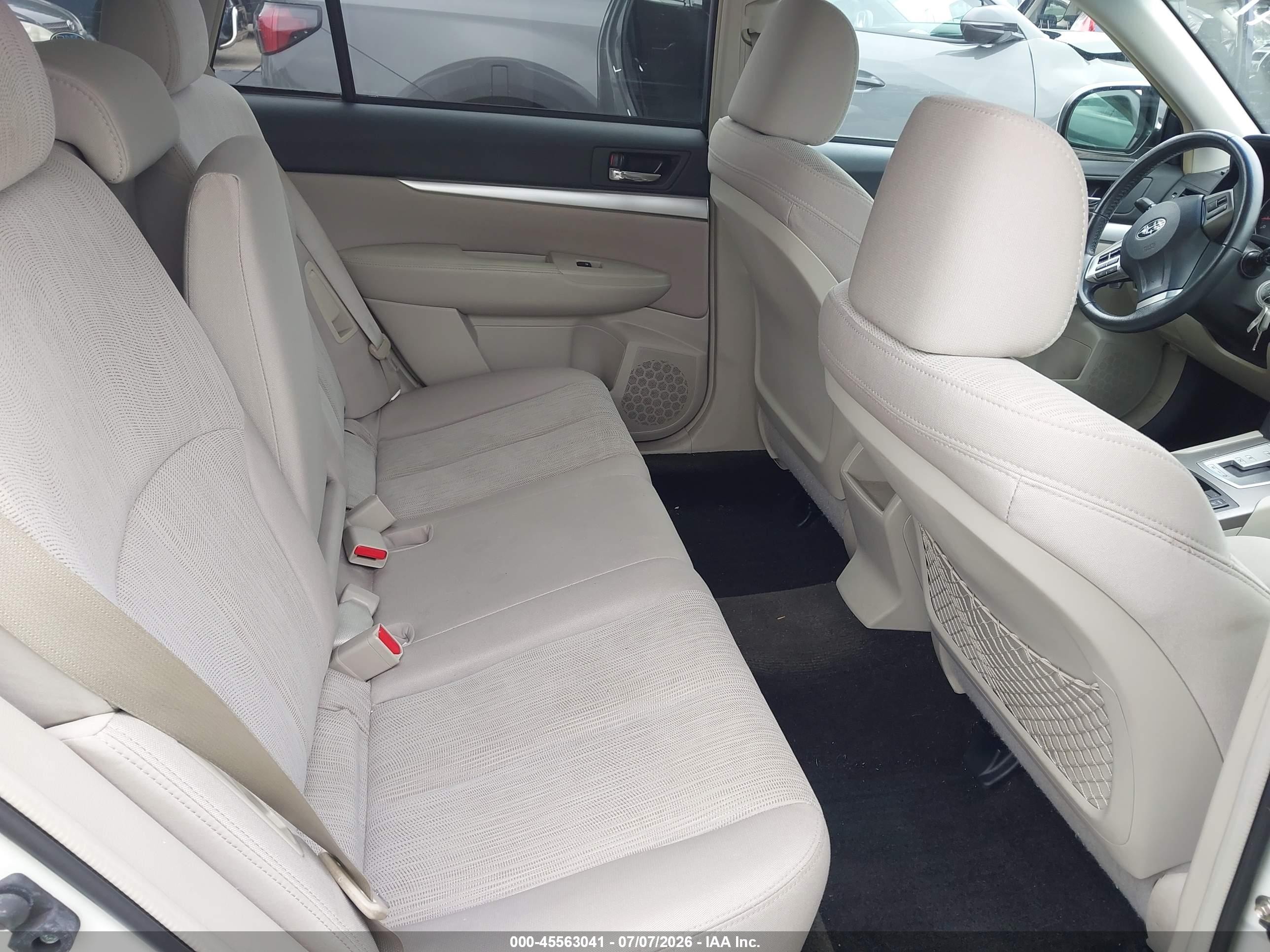 2014 Subaru Outback 2.5i Premium White vin: 4S4BRBCC6E3246567