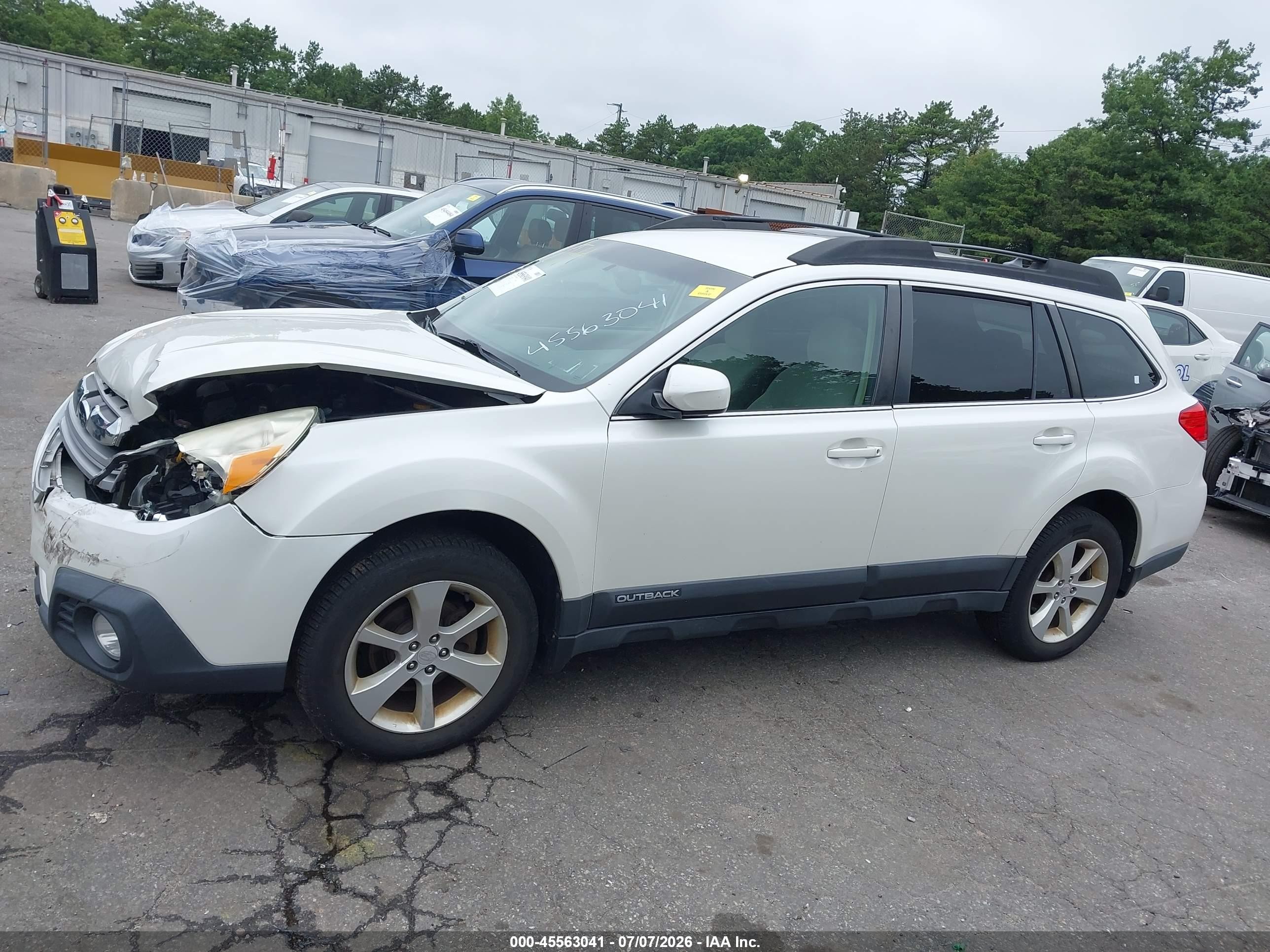 2014 Subaru Outback 2.5i Premium White vin: 4S4BRBCC6E3246567