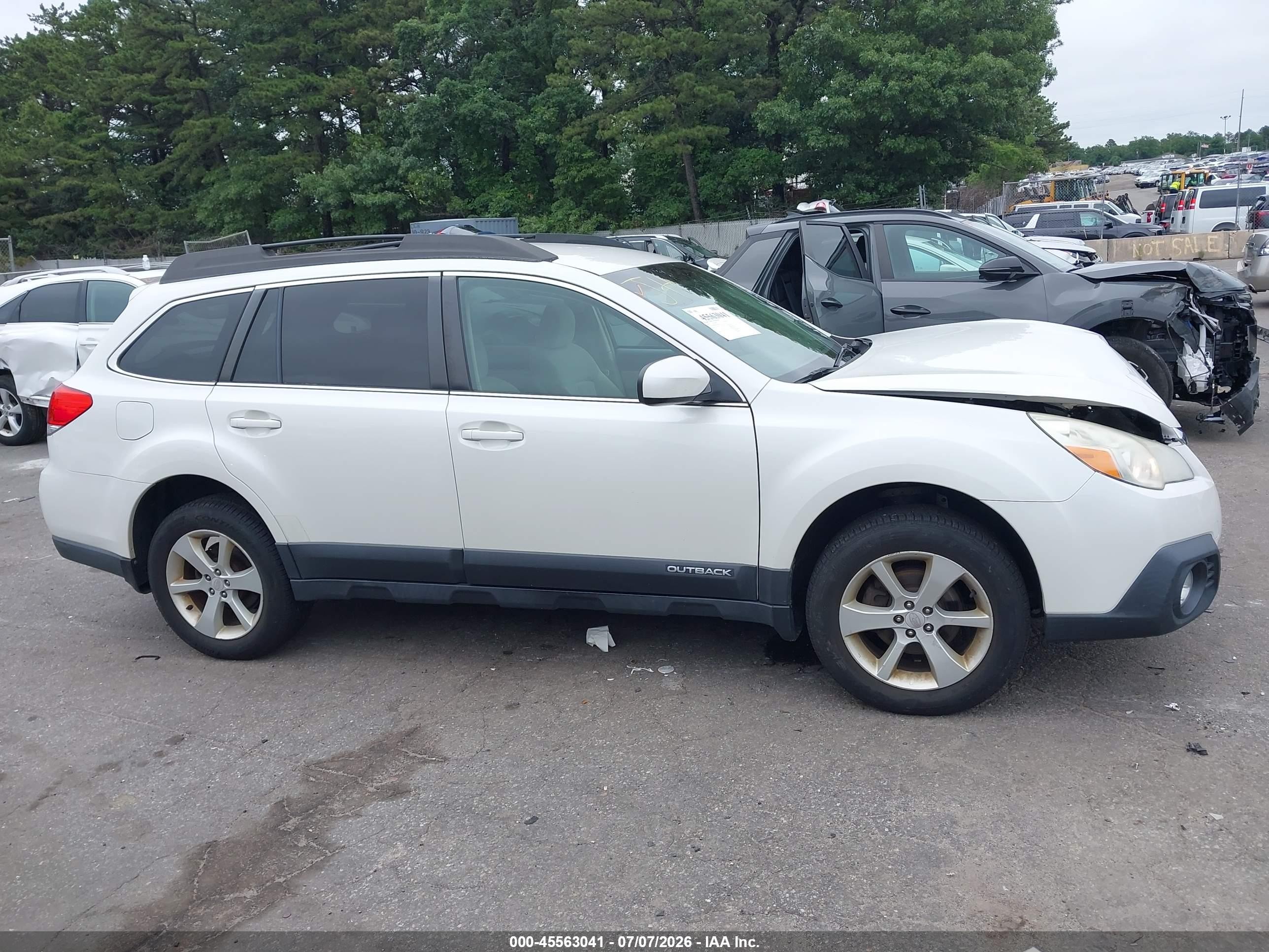 2014 Subaru Outback 2.5i Premium White vin: 4S4BRBCC6E3246567