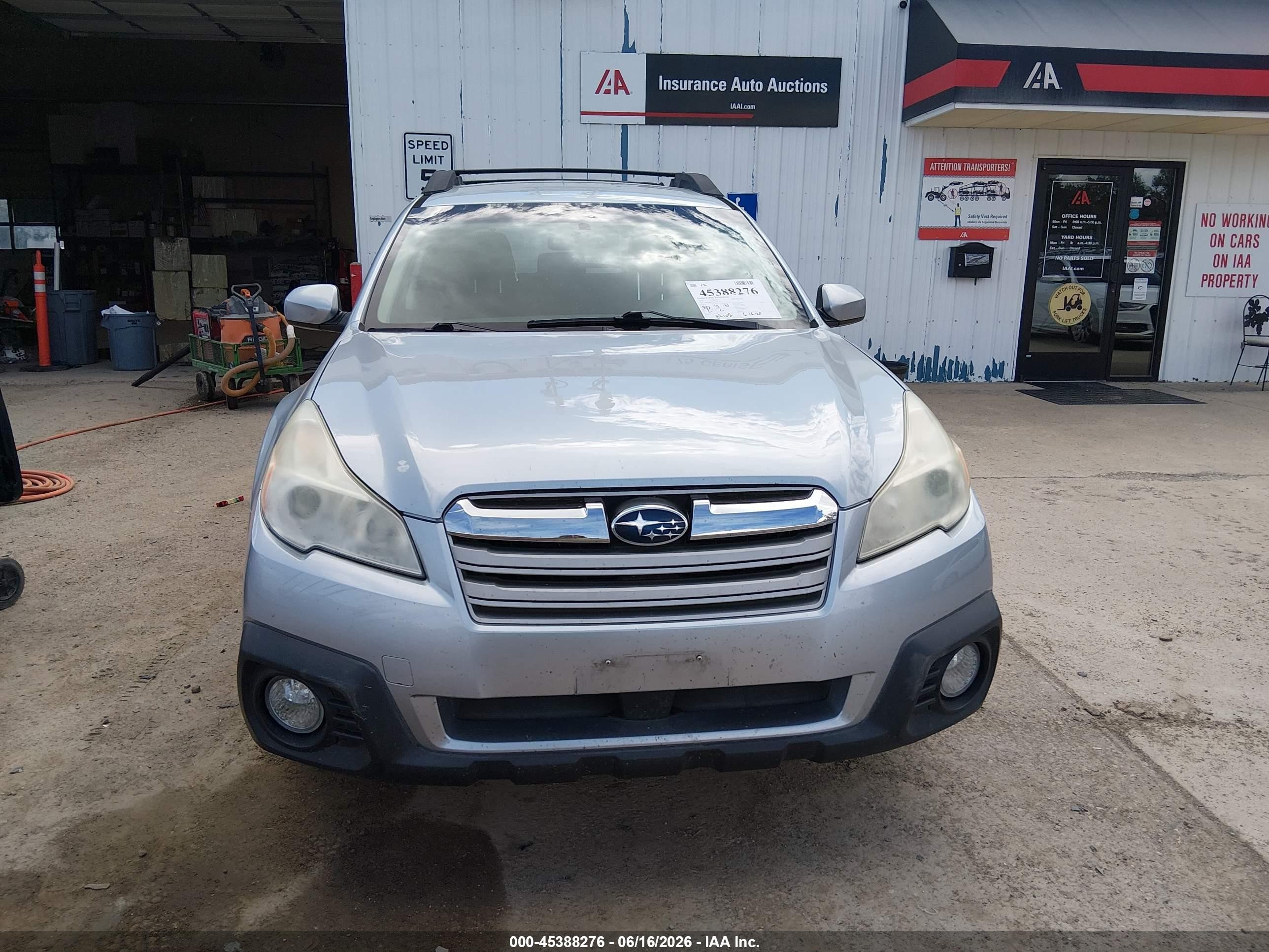 2014 Subaru Outback 2.5i Premium Silver vin: 4S4BRBCC6E3299558