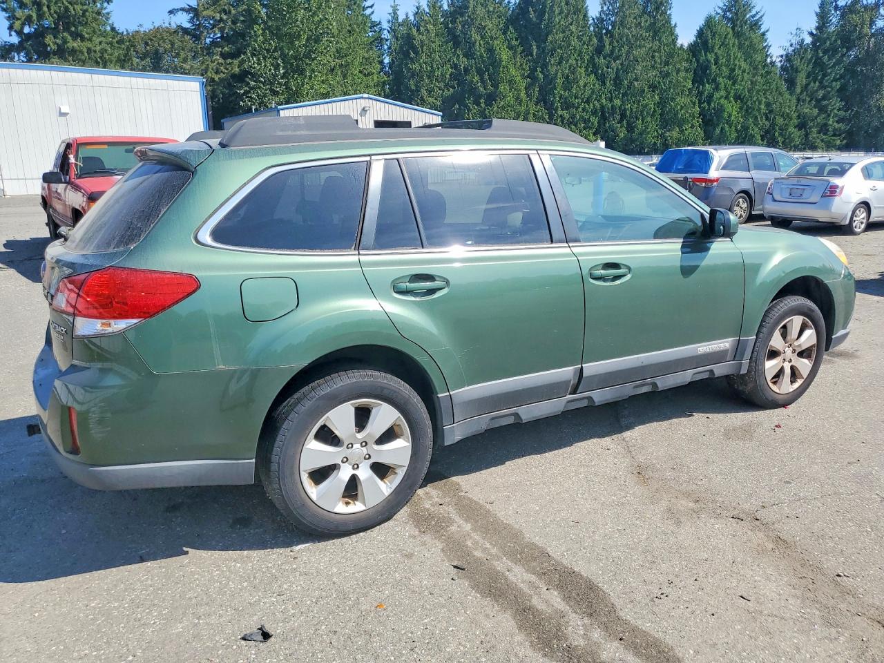2010 Subaru Outback 2.5i Premium Green vin: 4S4BRBCC7A3330102