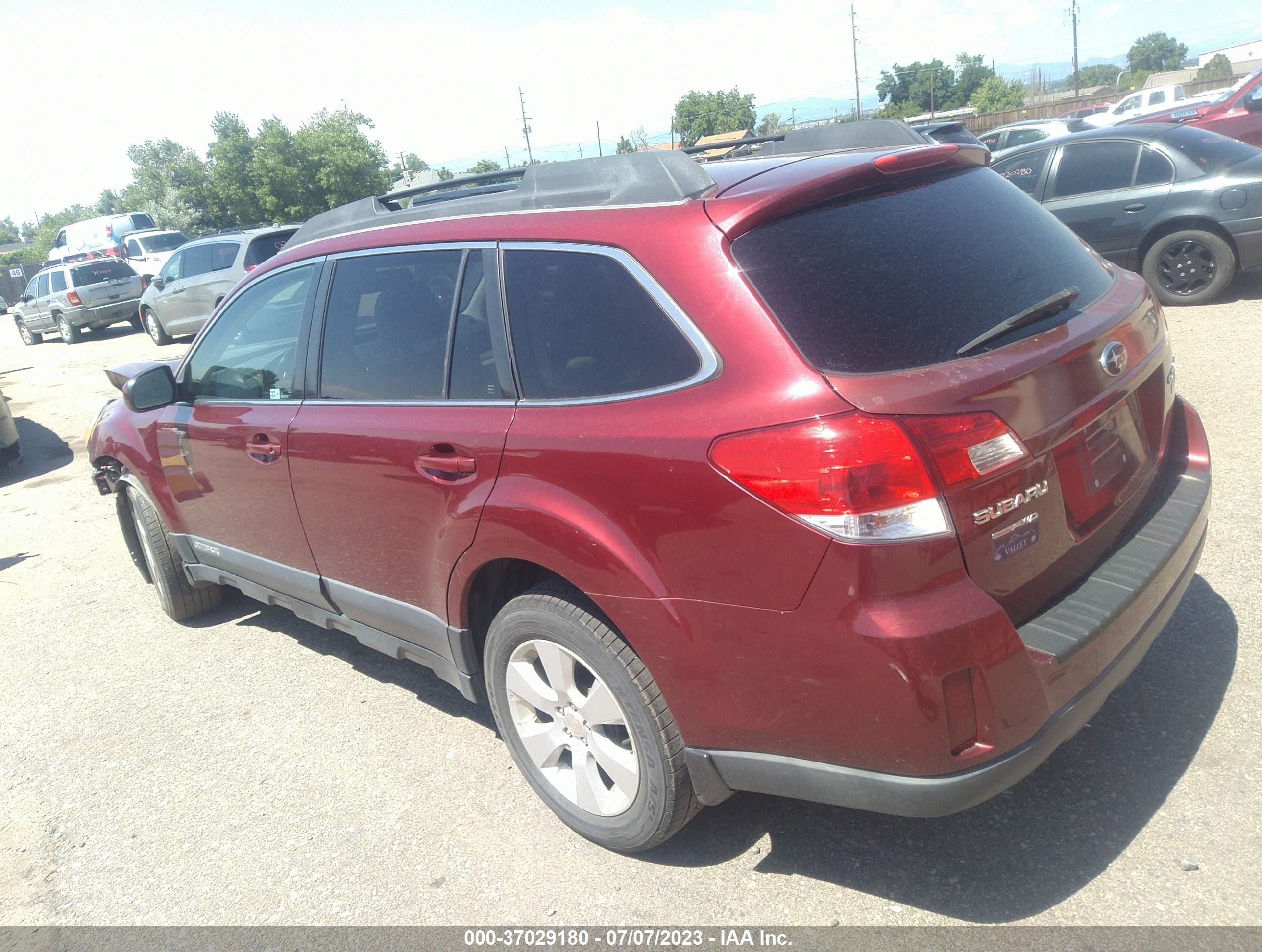 2011 Subaru Outback 2.5i Premium Red vin: 4S4BRBCC7B3328819